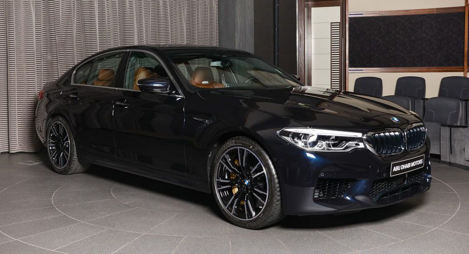 bmw-m5-azurite-black-abu-dhabi-15 Does The All New BMW M5 Look More Stylish In Azurite Black?
