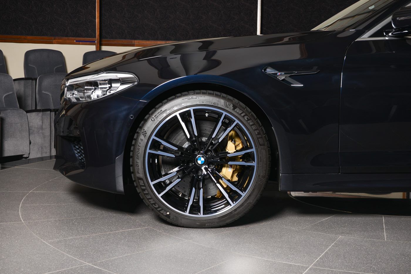 bmw-m5-azurite-black-abu-dhabi-4 Does The All New BMW M5 Look More Stylish In Azurite Black?
