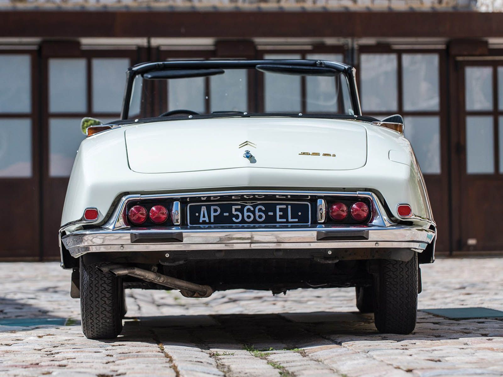 citroen-ds-convertible-05 Imagine Touring France In This Timeless Drop-Top Goddess