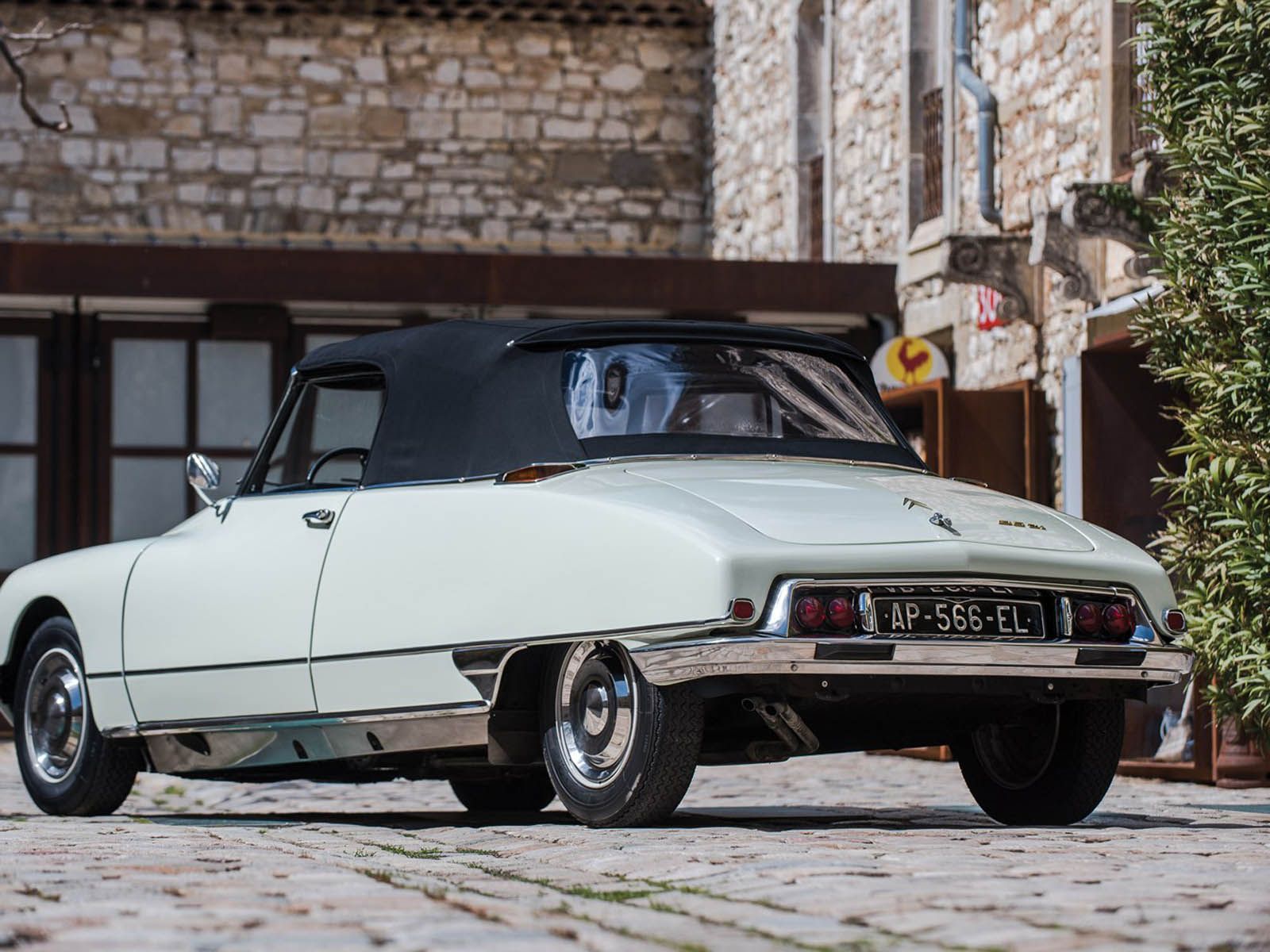 citroen-ds-convertible-08 Imagine Touring France In This Timeless Drop-Top Goddess
