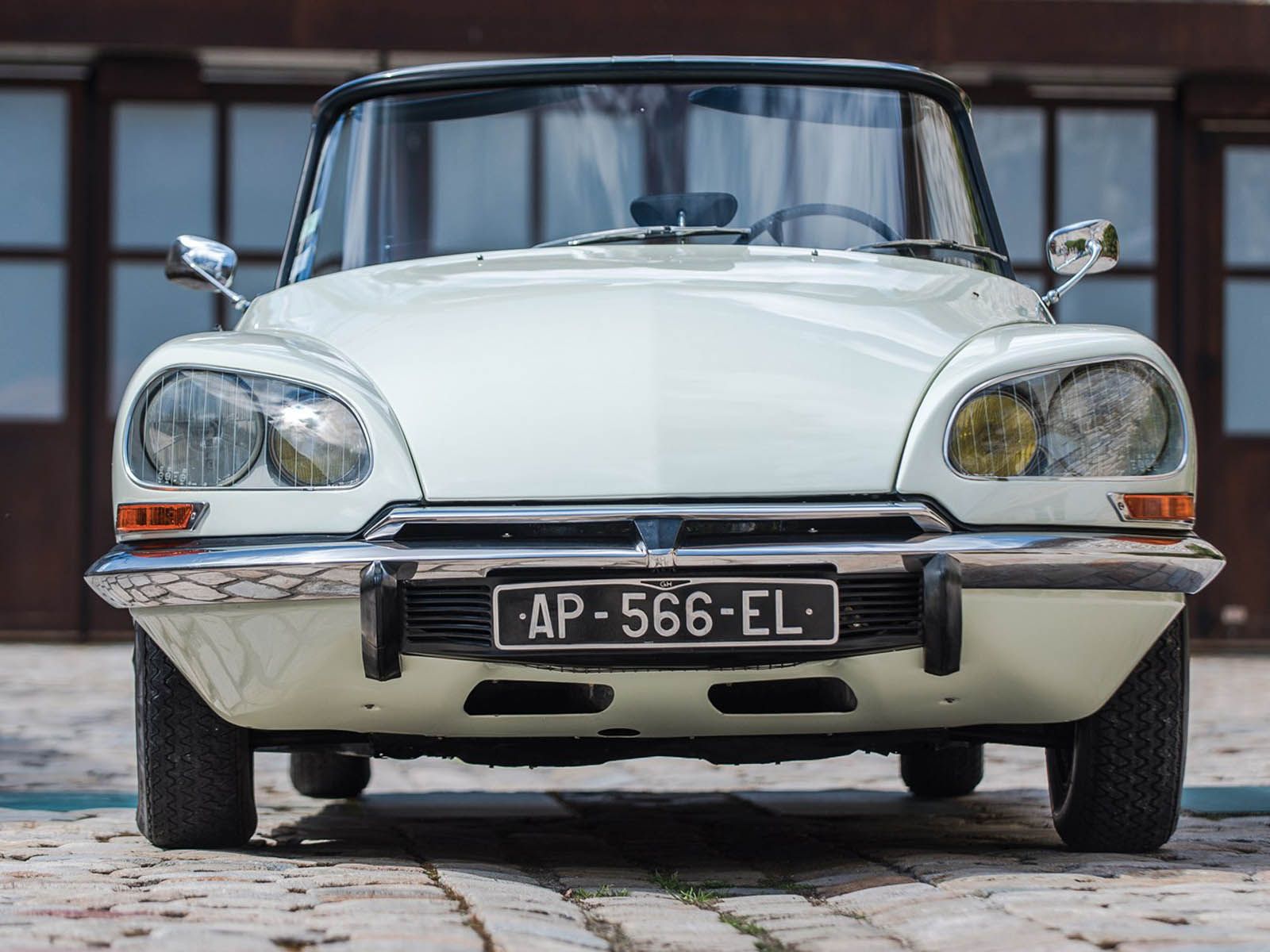 citroen-ds-convertible-11 Imagine Touring France In This Timeless Drop-Top Goddess