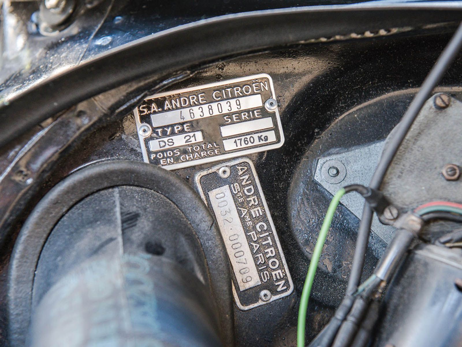 citroen-ds-convertible-15 Imagine Touring France In This Timeless Drop-Top Goddess