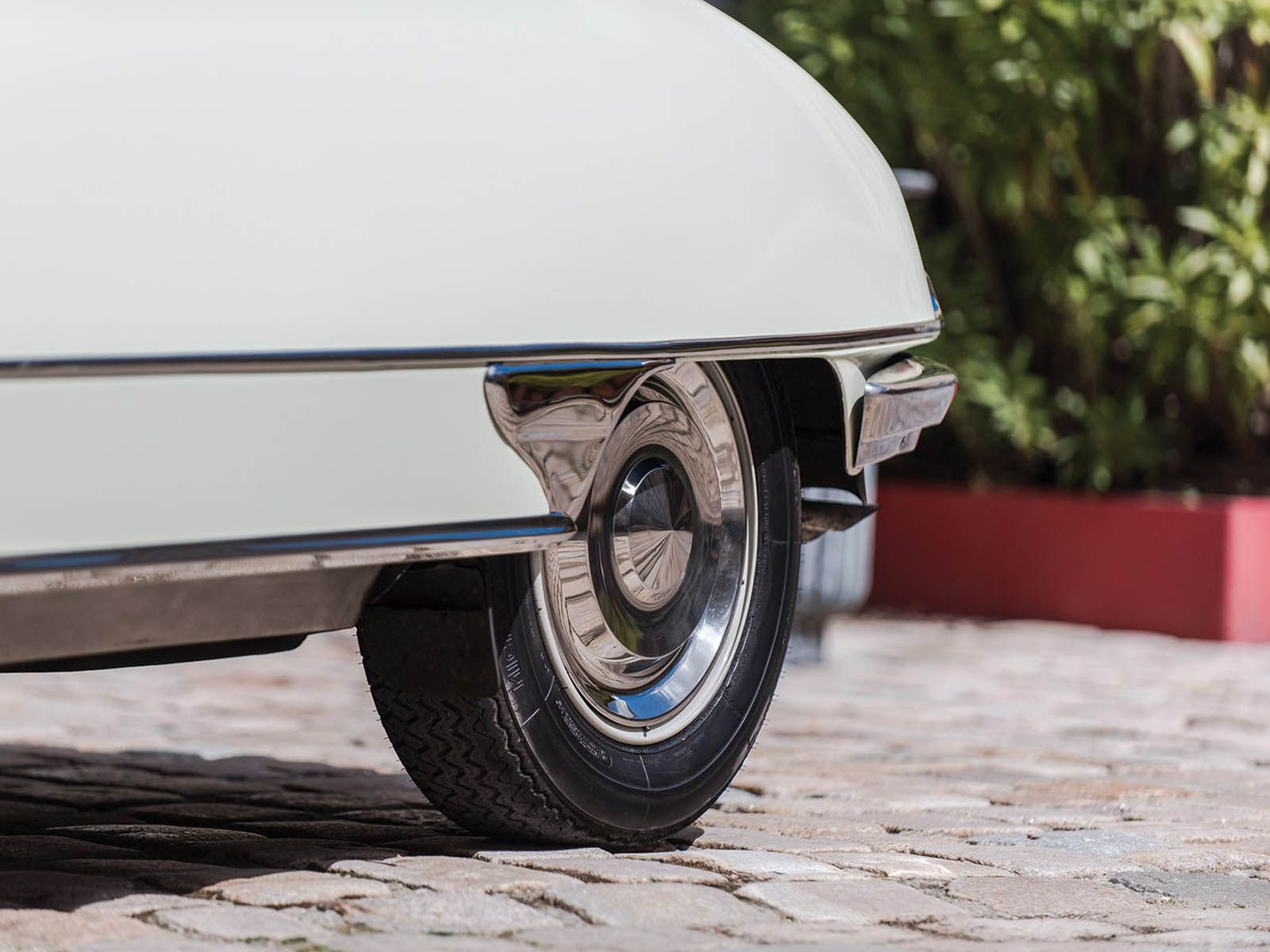 citroen-ds-convertible-17 Imagine Touring France In This Timeless Drop-Top Goddess