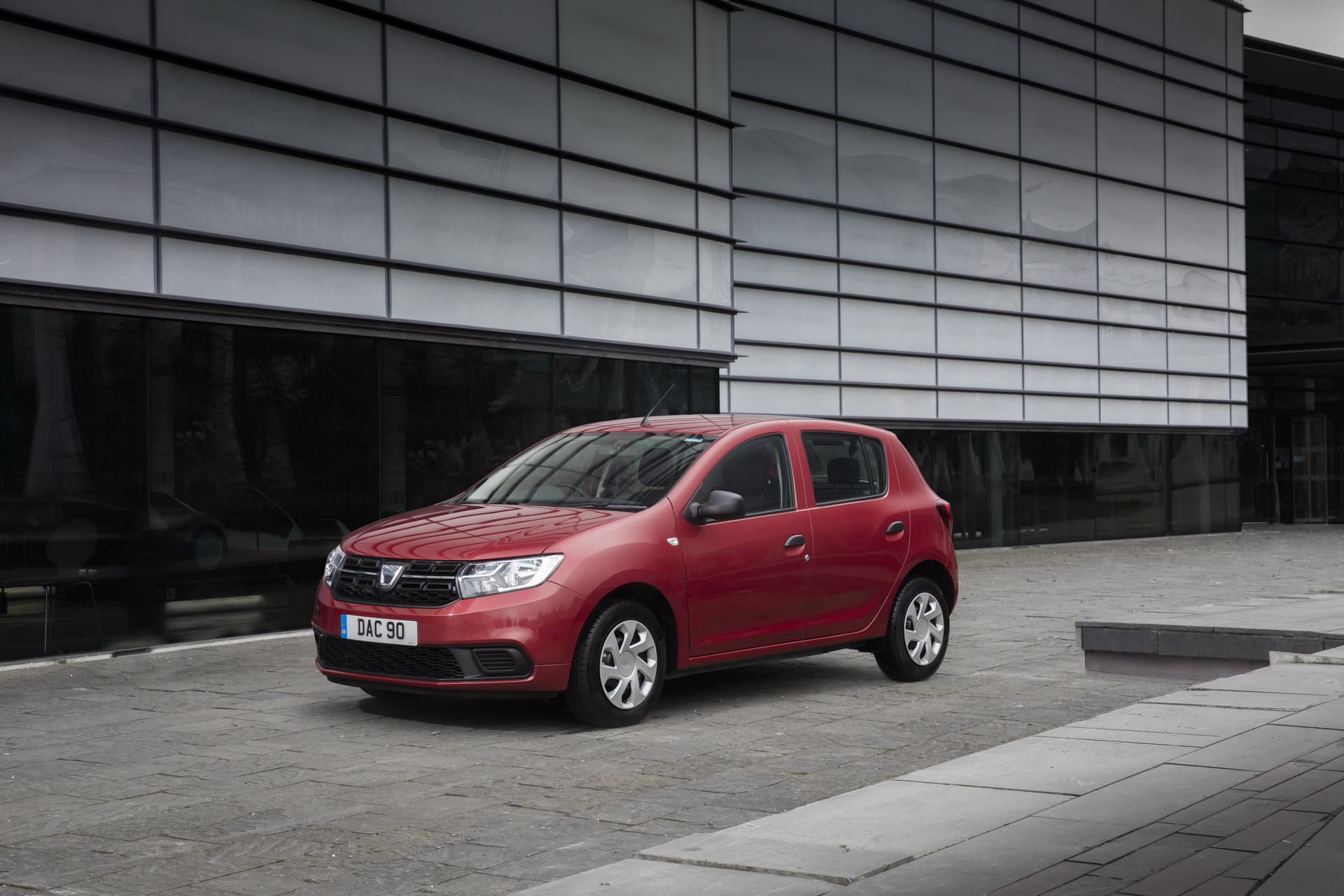dacia-sandero-uk-1 Dacia Sandero Gets 17% Or £1,000 Price Hike In UK, Offers No Extra Gear