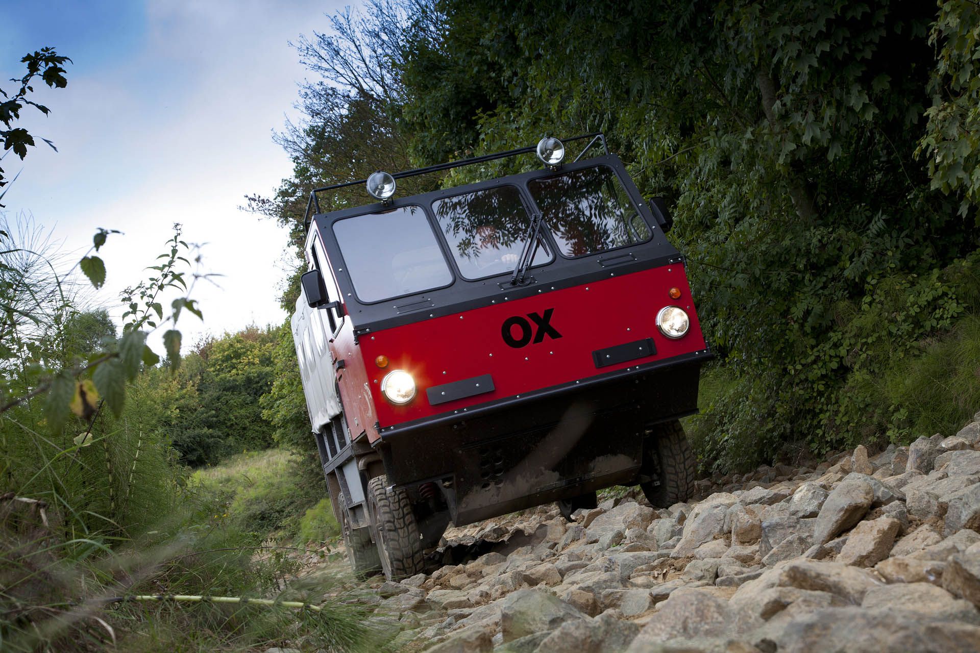 gmd-gvt-ox-01 OX Is A Truck That Can Be Flat-Packed And Assembled In Just 12 Hours
