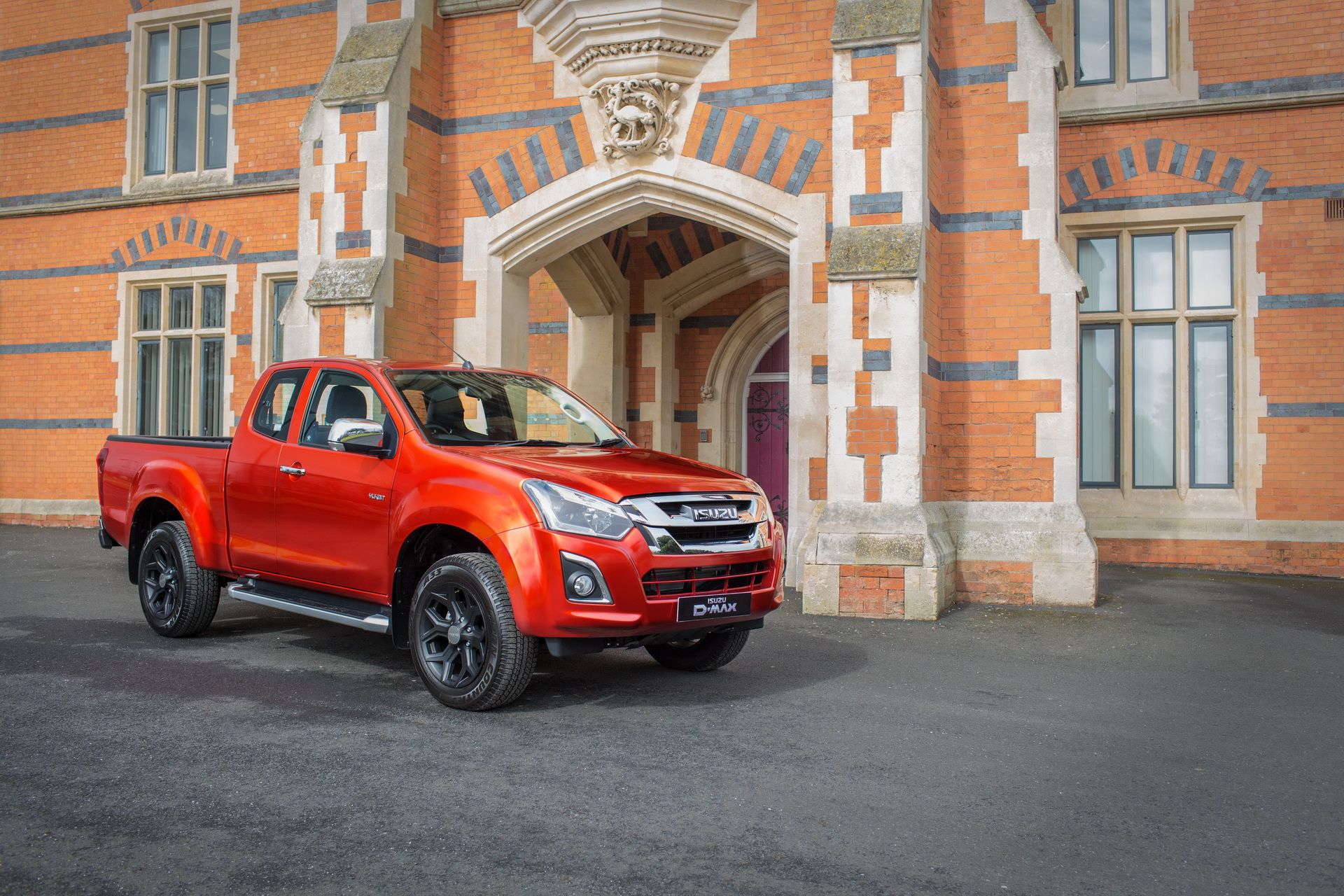 isuzu-yukon-luxe-extended-cab-1 Isuzu Launches Yukon Luxe Extended Cab, Priced At £22,509