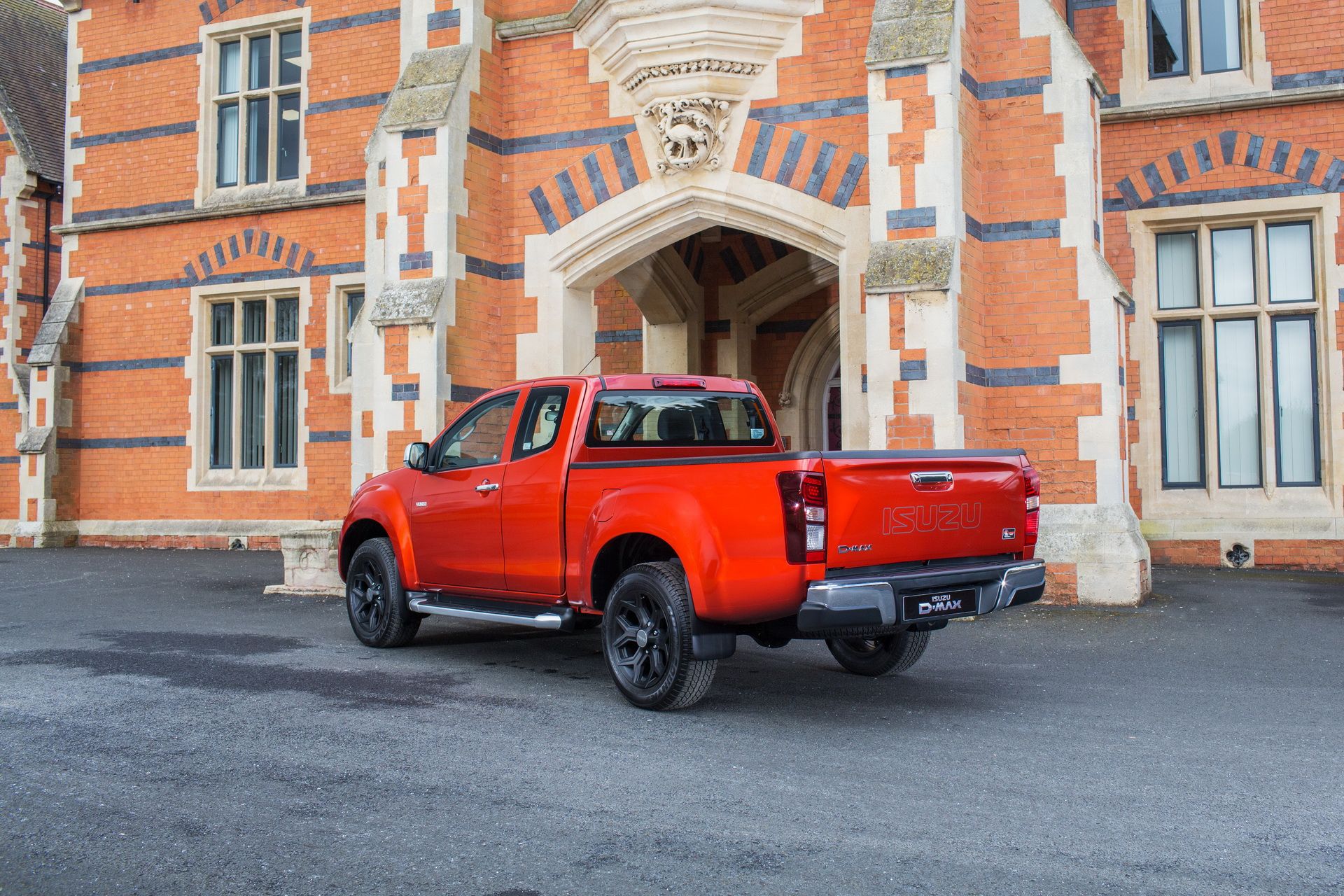 isuzu-yukon-luxe-extended-cab-2 Isuzu Launches Yukon Luxe Extended Cab, Priced At £22,509