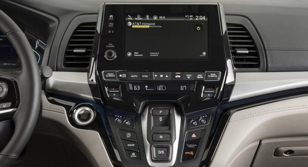 After Cell Phones, Japan Risks Falling Behind On In-Car Connected Services Too