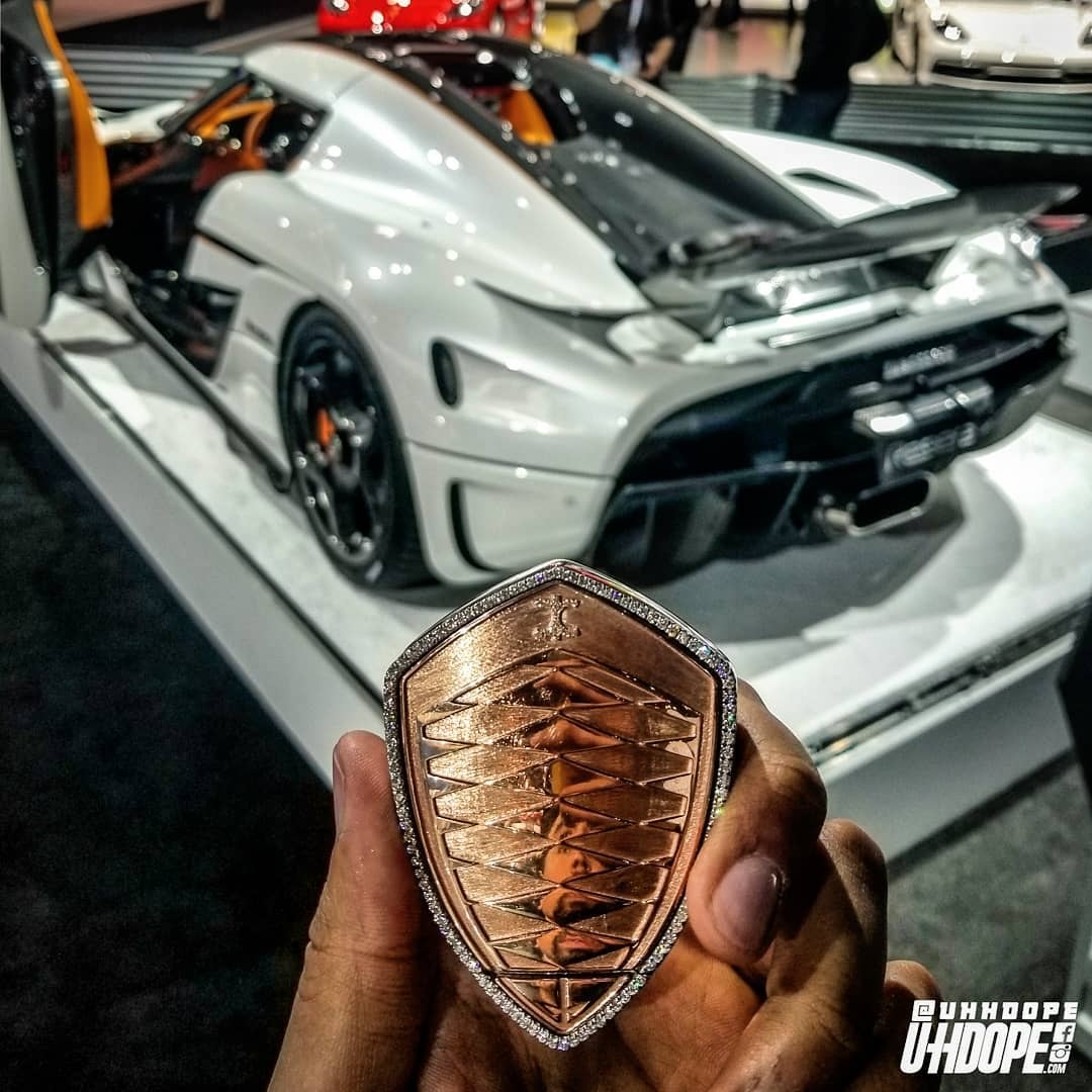 koenigsegg-regera-custom-keyfob-1 Koenigsegg Regera’s Custom Keyfob Is Probably More Expensive Than Your Car