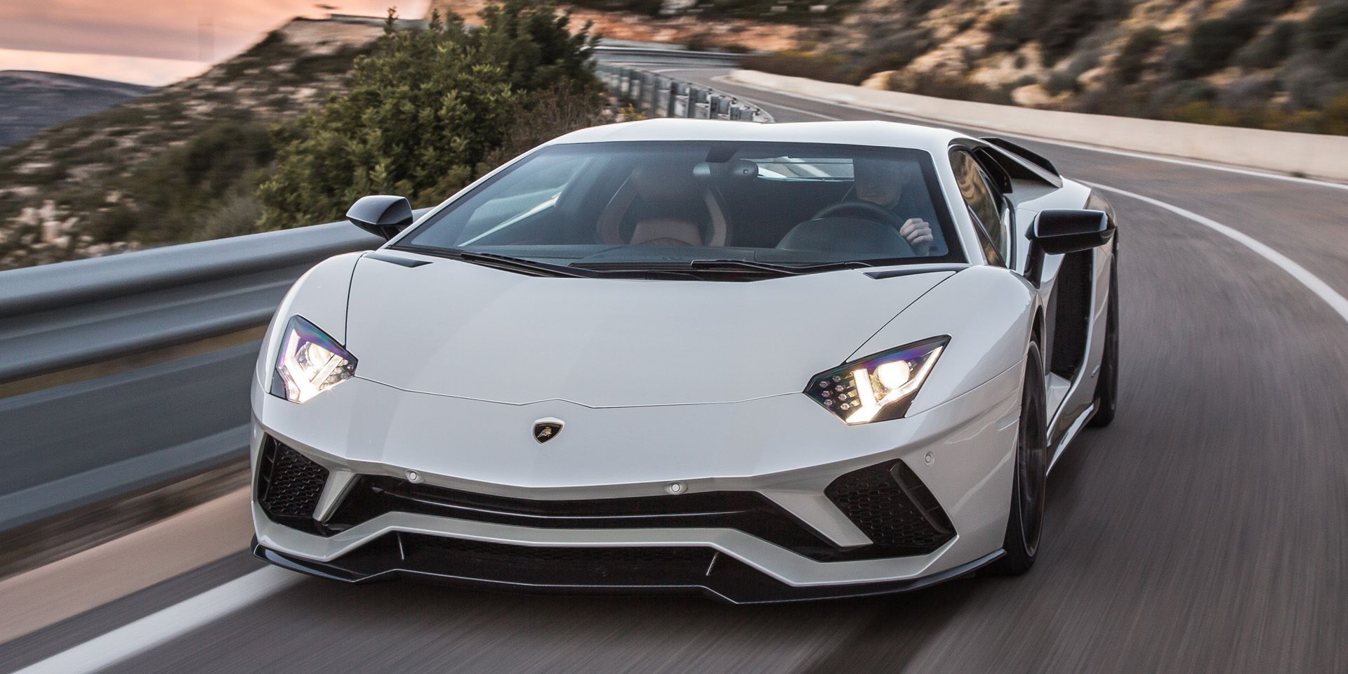lamborghini-01 Porsche Sold 16 Times More Cars This Quarter Than Lamborghini Does All Year