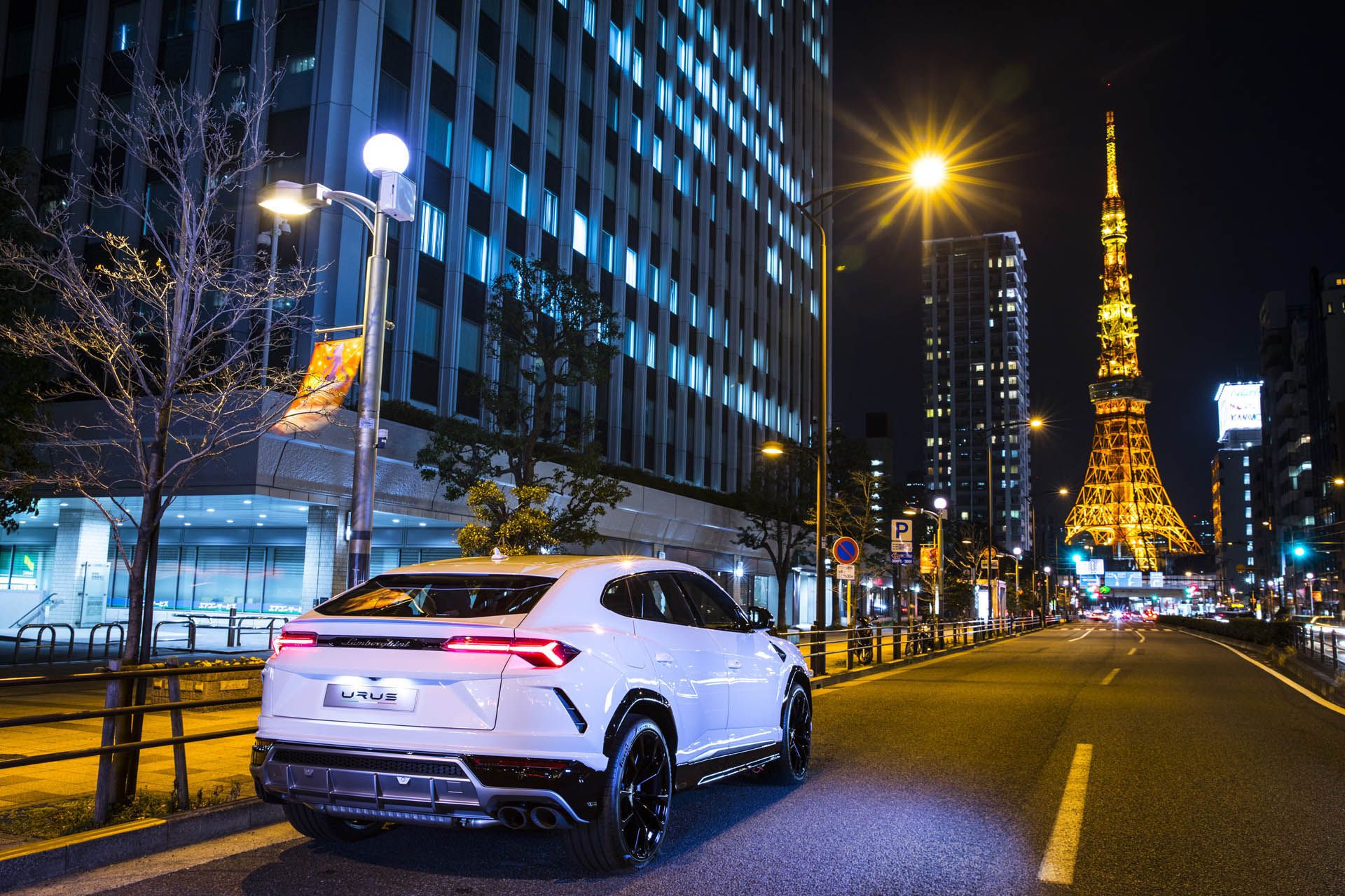lamborghini-urus-world-tour-01 Lamborghini Urus Takes Selfies Around The World
