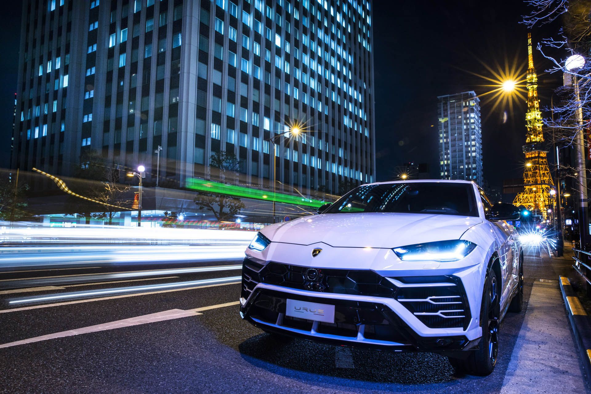 lamborghini-urus-world-tour-03 Lamborghini Urus Takes Selfies Around The World