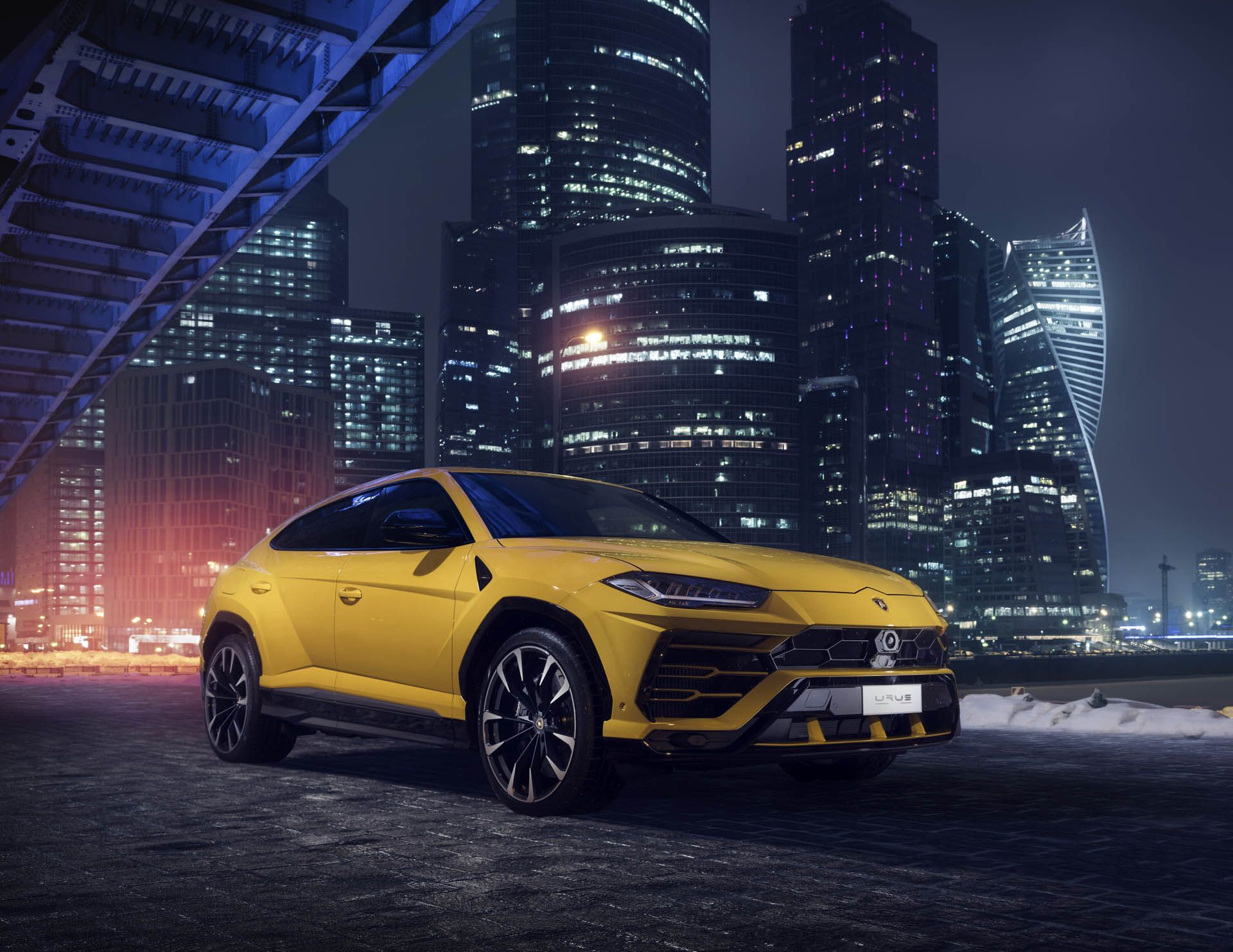 lamborghini-urus-world-tour-09 Lamborghini Urus Takes Selfies Around The World