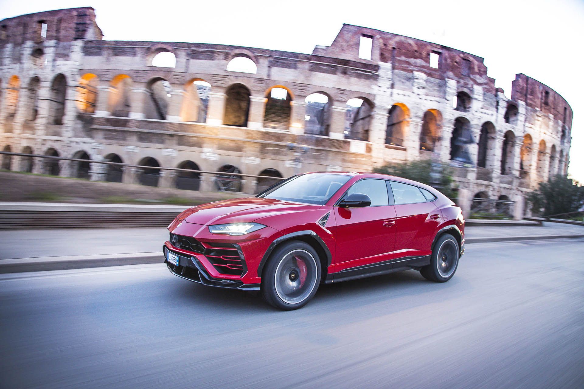 lamborghini-urus-world-tour-15 Lamborghini Urus Takes Selfies Around The World