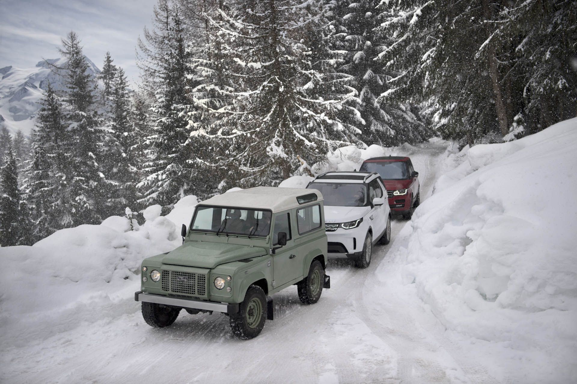 landroverlineinthesnow04 copy Land Rover Drew A Giant Defender In The Snow Atop French Alps