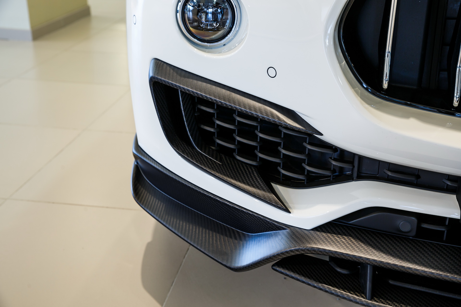 larte-maserati-levante-shtorm-carbon-21 Larte Design Shows Off Its Shtorm Kit On A White Maserati Levante