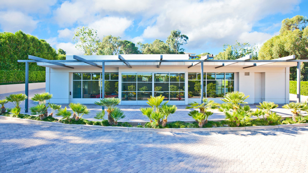 malibu-9 Move To Malibu And Buy Your Very Own Automotive Museum