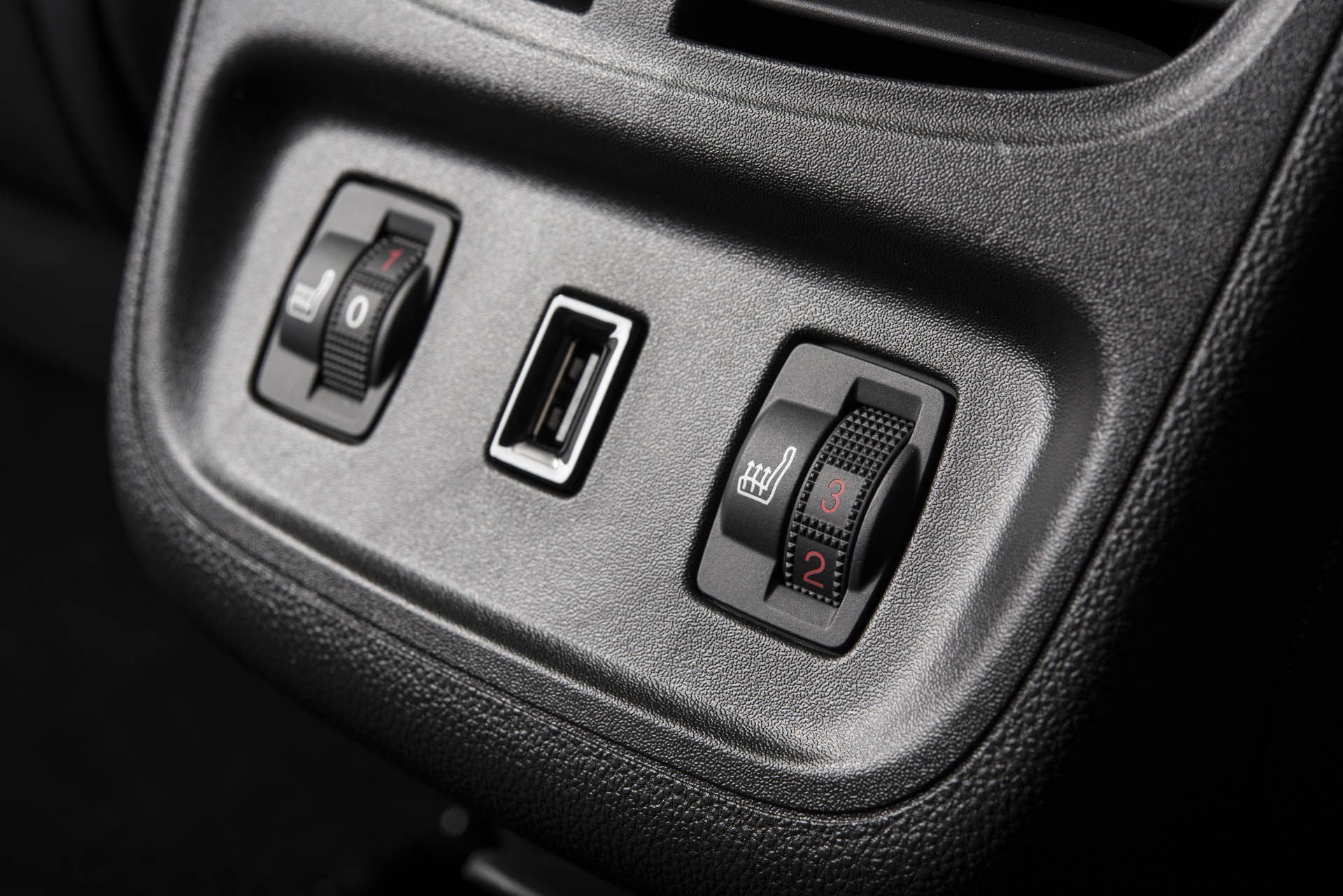 opel-ultimate-11 Vauxhall Spruces Up Astra And Grandland X With New Ultimate Trim