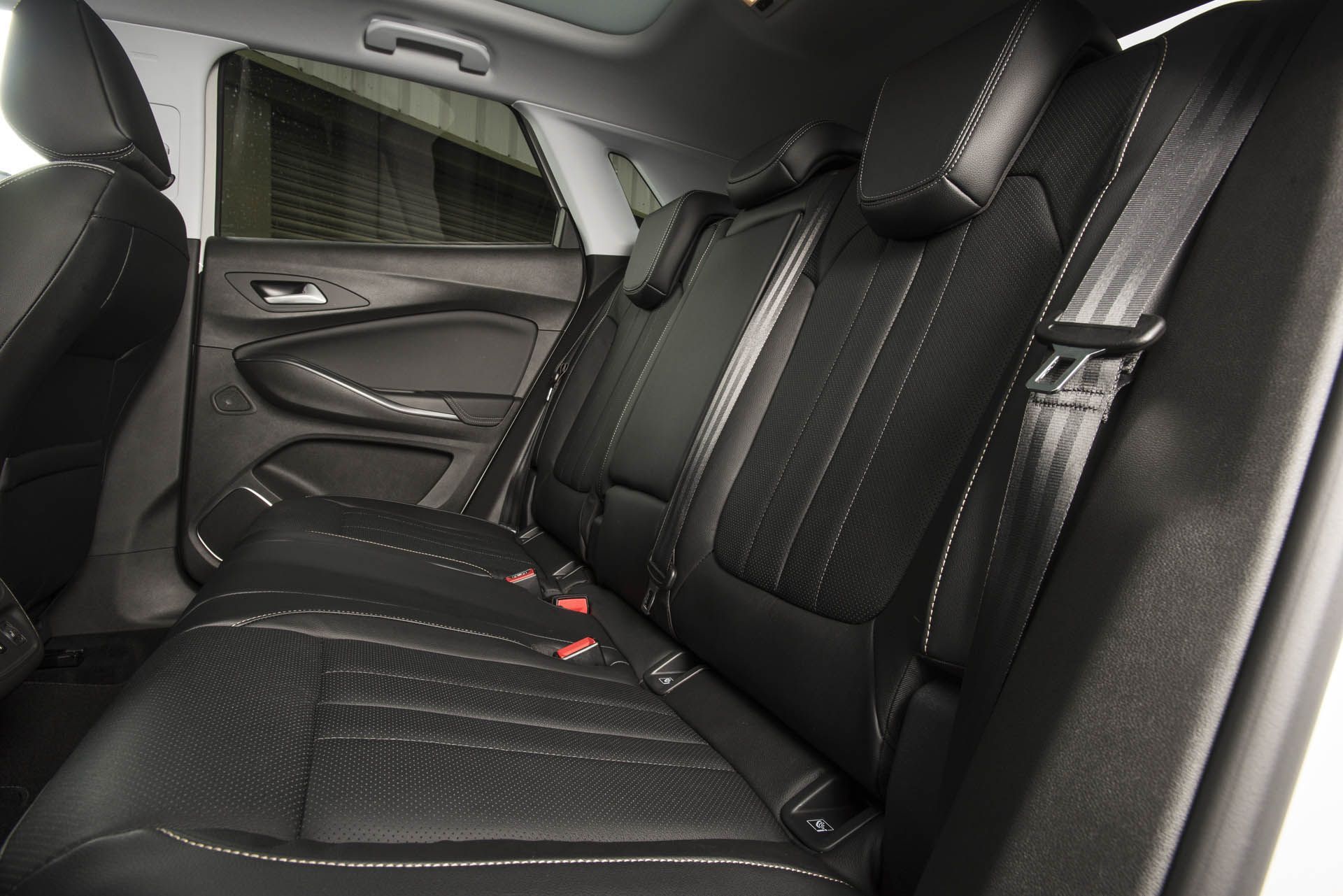 opel-ultimate-14 Vauxhall Spruces Up Astra And Grandland X With New Ultimate Trim