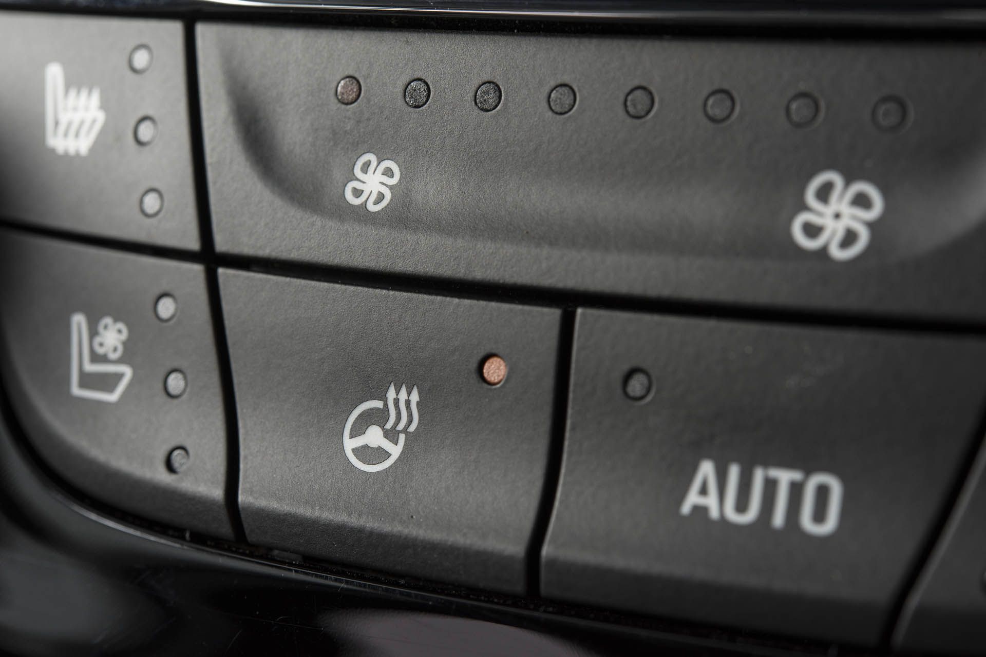 opel-ultimate-16 Vauxhall Spruces Up Astra And Grandland X With New Ultimate Trim