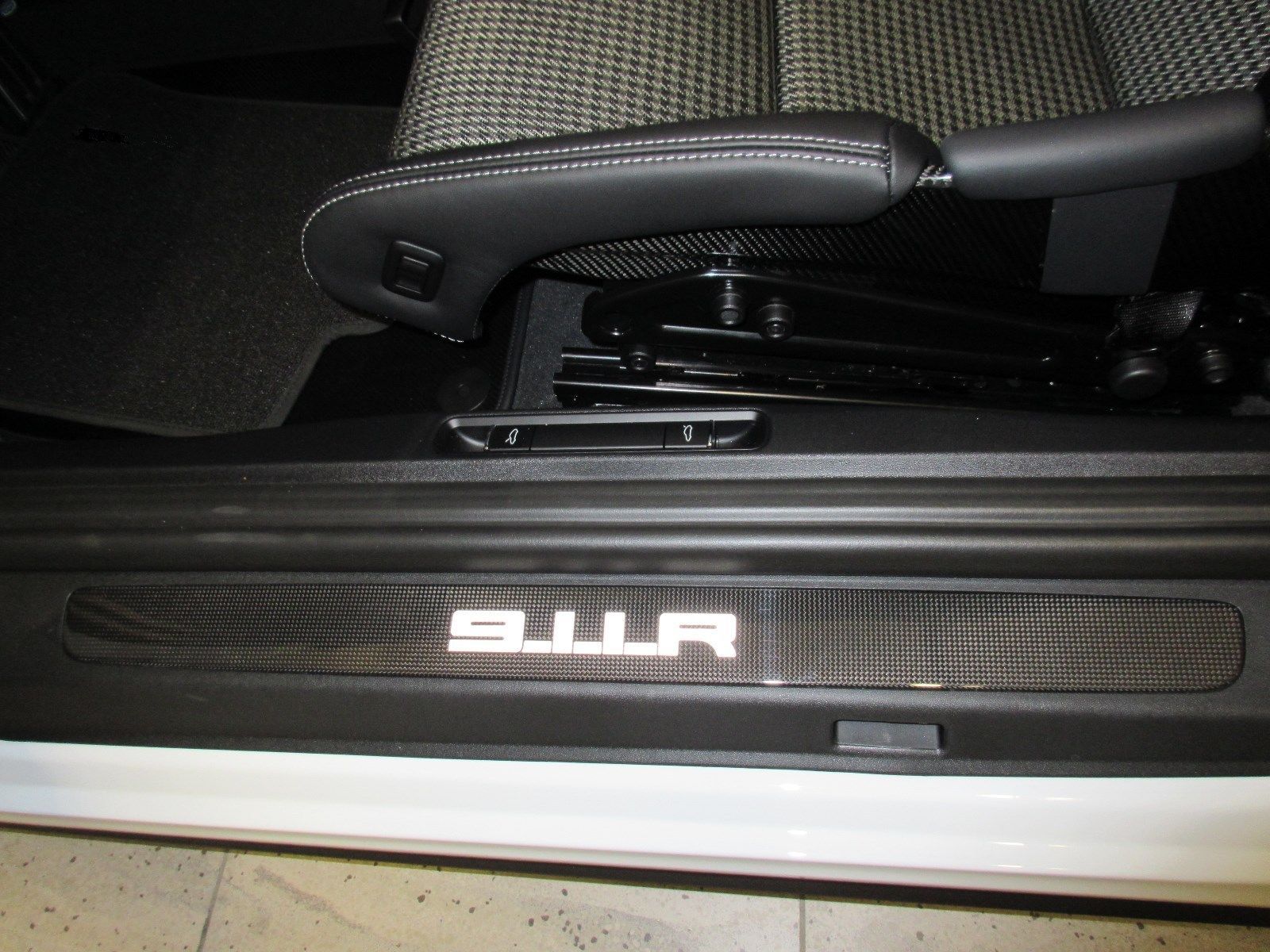 porsche-911-r-5 Here’s Your Chance To Buy A New Porsche 911 R For ‘Just’ $613k