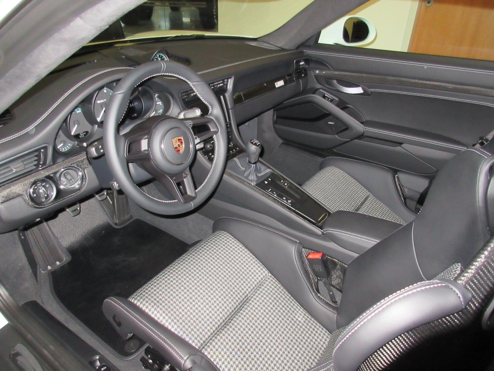 porsche-911-r-6 Here’s Your Chance To Buy A New Porsche 911 R For ‘Just’ $613k