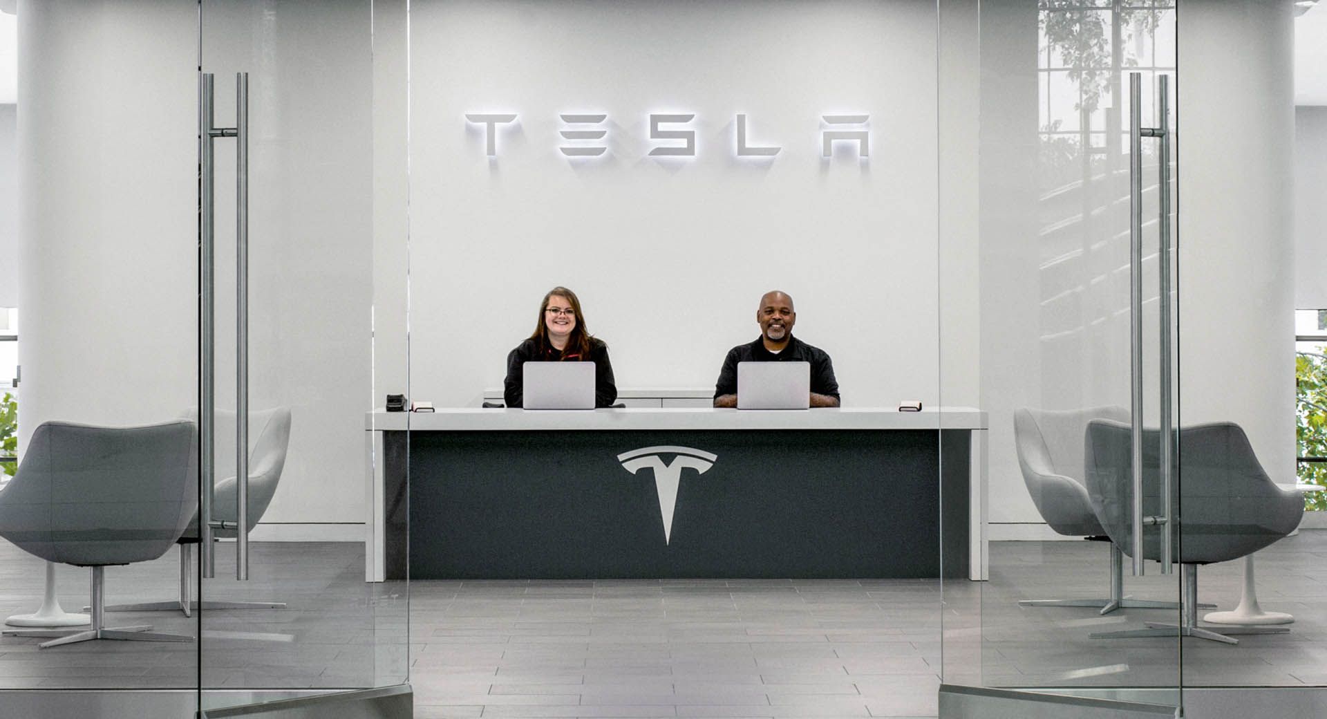 tesla-service lobby Tesla’s Autopilot Chief Leaves For Intel