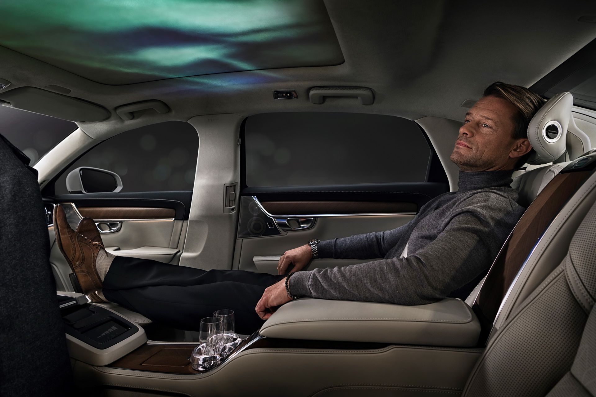 volvo-s90-ambience-concept-7 Volvo S90 Ambience Concept Wants To Redefine In-Car Luxury