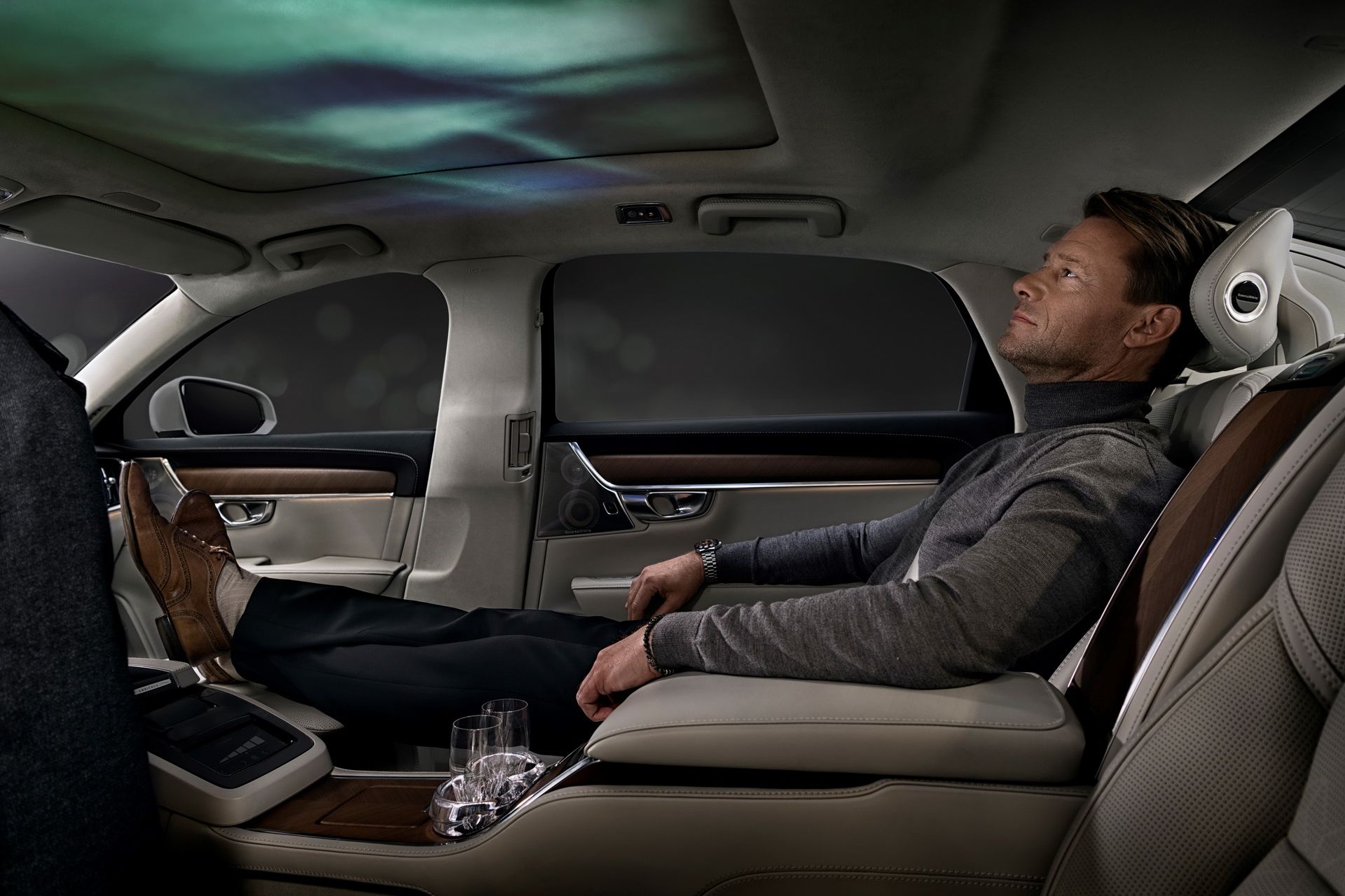 volvo-s90-ambience-concept-8 Volvo S90 Ambience Concept Wants To Redefine In-Car Luxury