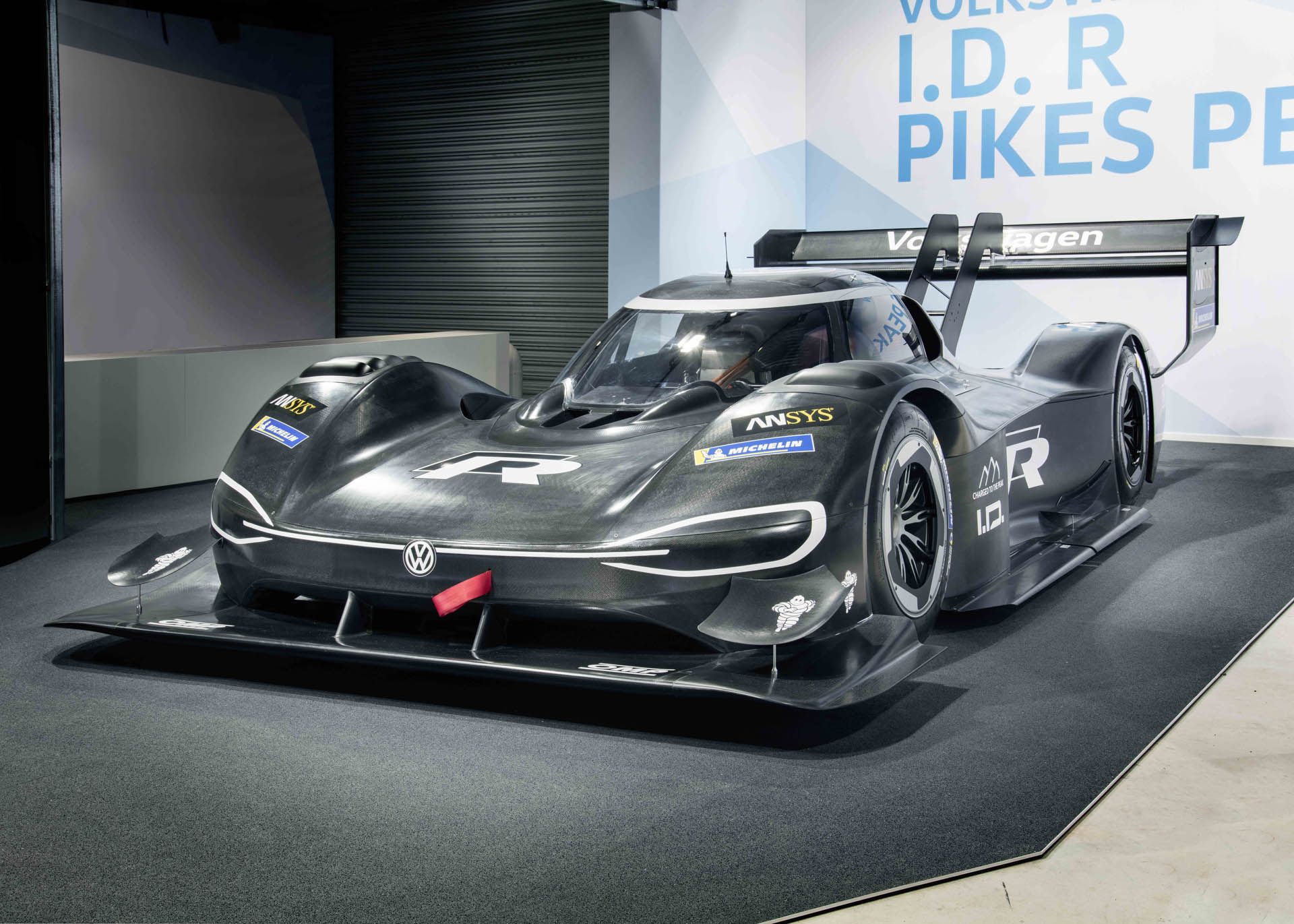 vw-id-r-pikes-peak-01 Volkswagen Reveals ID R Pikes Peak Racer In The Carbon
