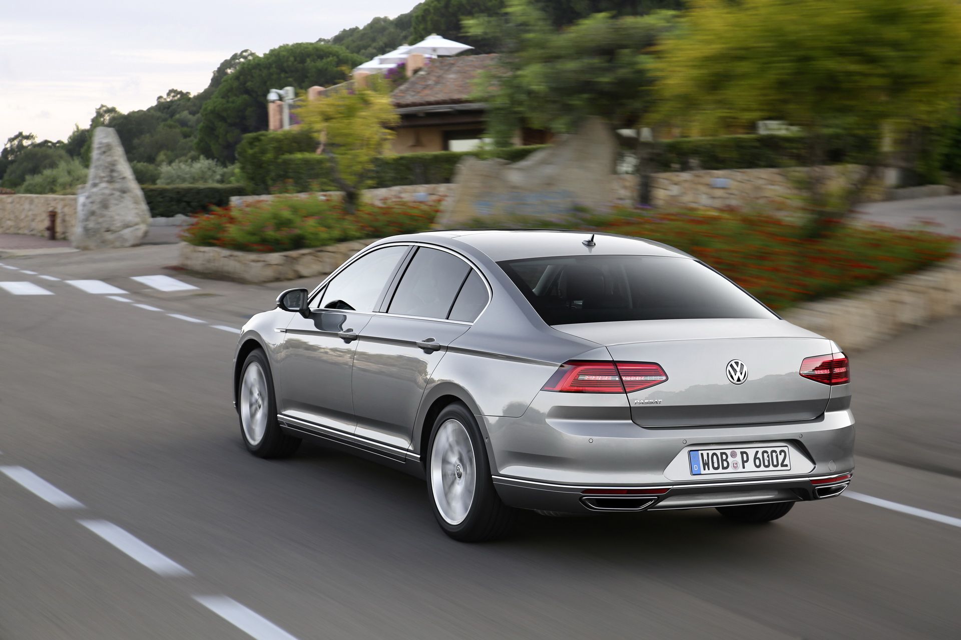vw-passat-b8-2 Volkswagen Presents New 2.0 TDI Diesel With Mild Hybrid Tech, Three Outputs