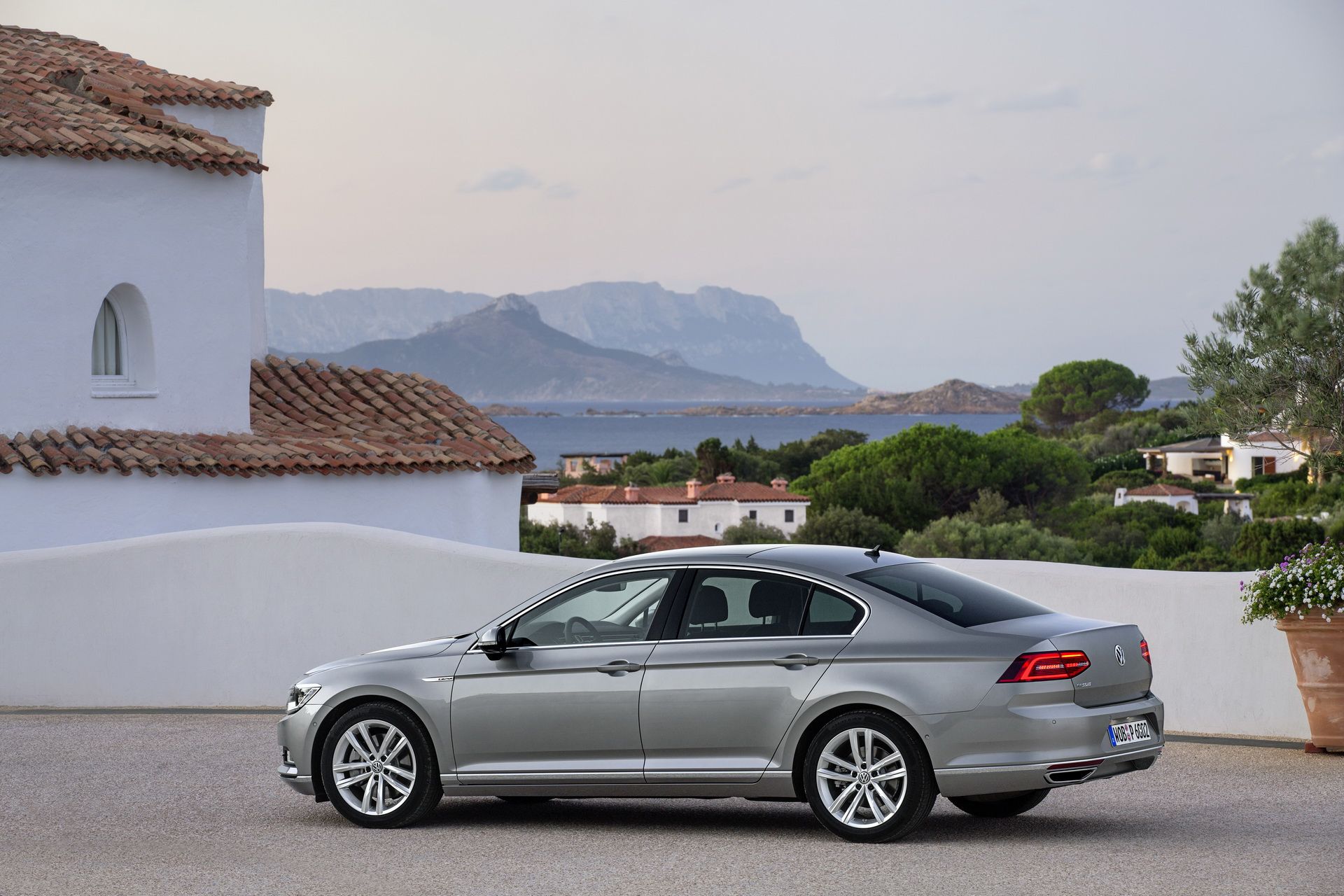 vw-passat-b8-4 Volkswagen Presents New 2.0 TDI Diesel With Mild Hybrid Tech, Three Outputs