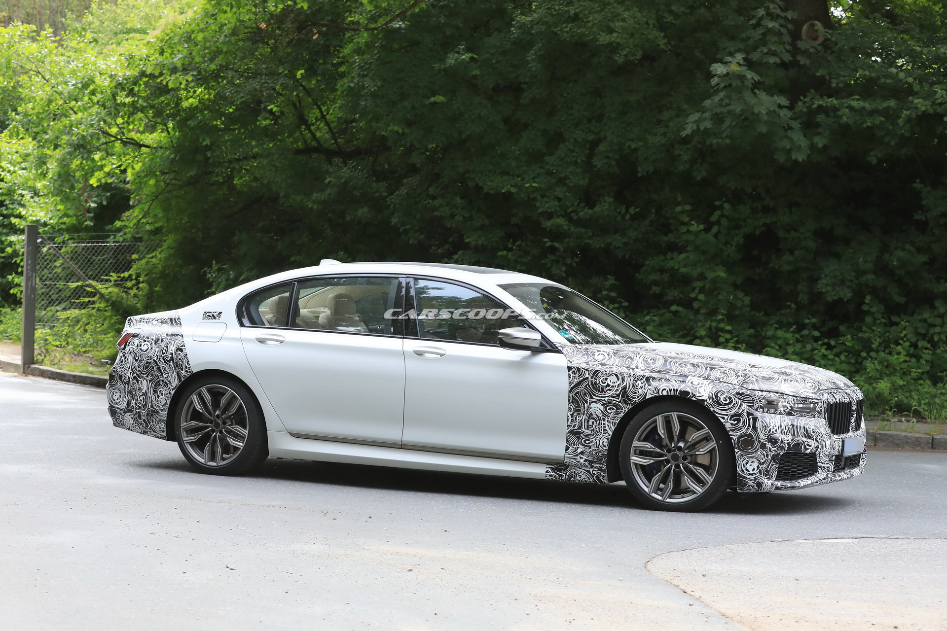 2019 BMW 7-Series 06 Facelifted 2019 BMW 7-Series Spied In Base And M760Li xDrive Forms