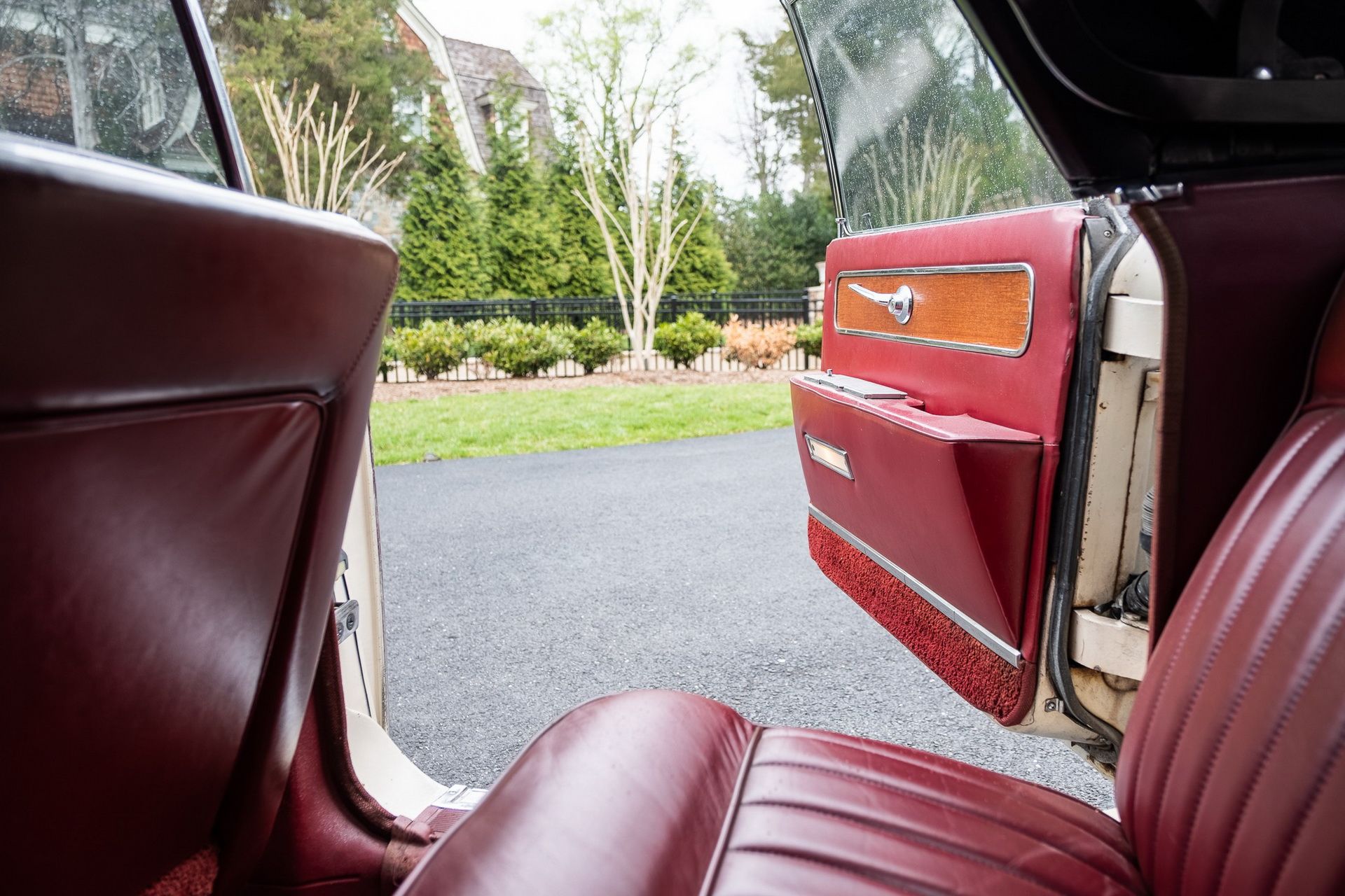 1963-lincoln-continental-convertible-bat-11 Bid On This 1963 Lincoln Continental Convertible And Take Your Entourage For A Drive