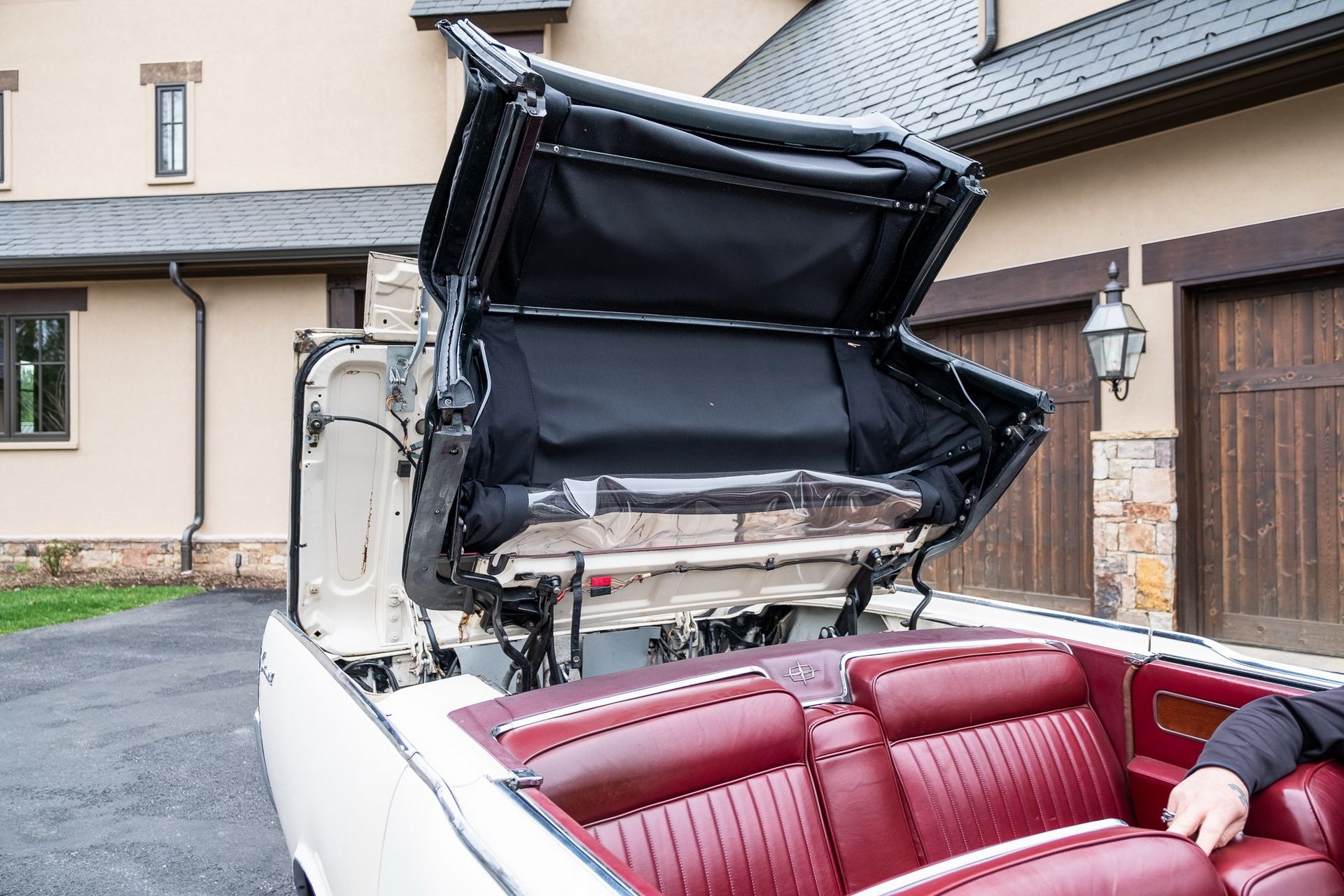 1963-lincoln-continental-convertible-bat-17 Bid On This 1963 Lincoln Continental Convertible And Take Your Entourage For A Drive