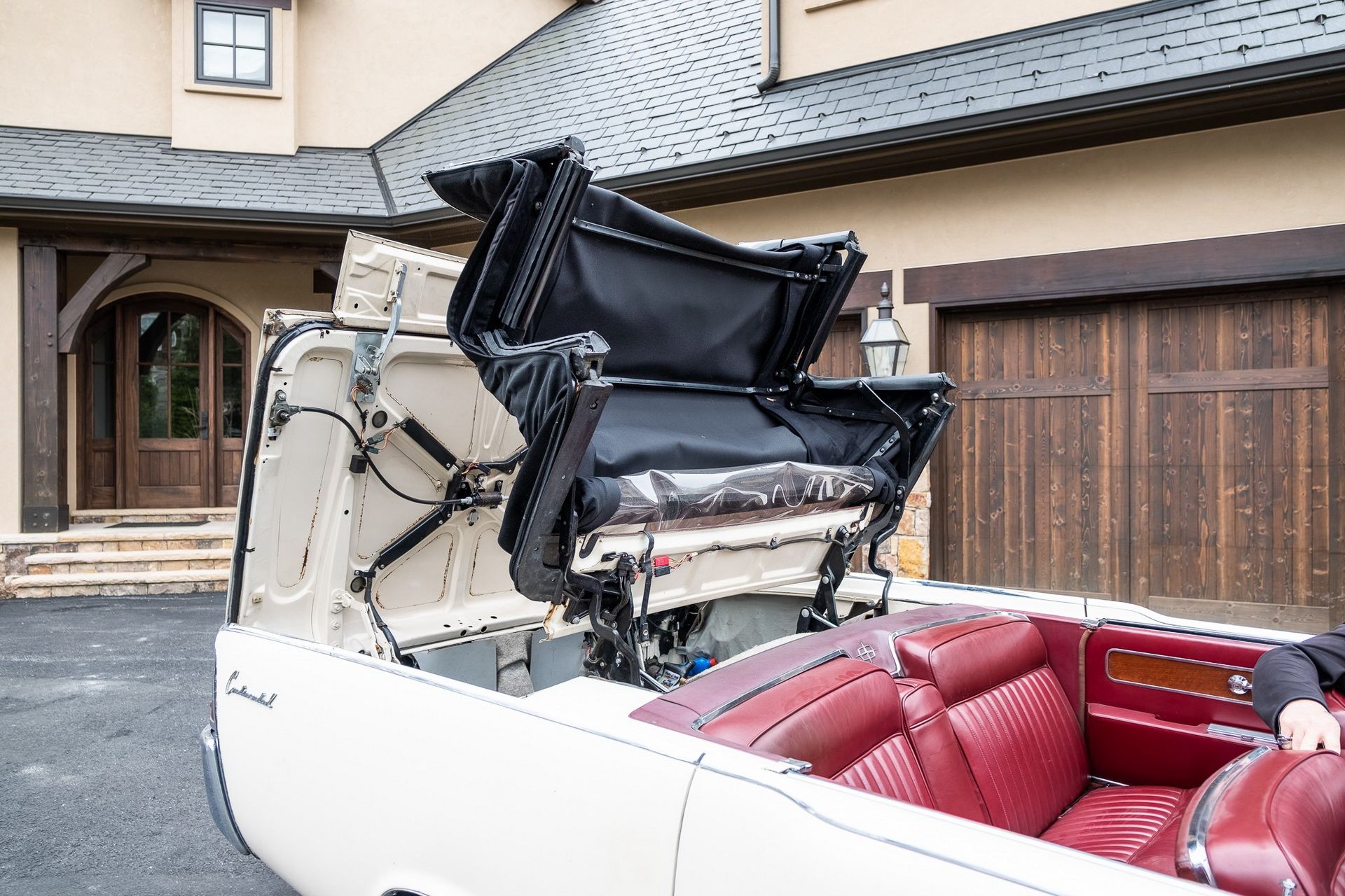 1963-lincoln-continental-convertible-bat-18 Bid On This 1963 Lincoln Continental Convertible And Take Your Entourage For A Drive