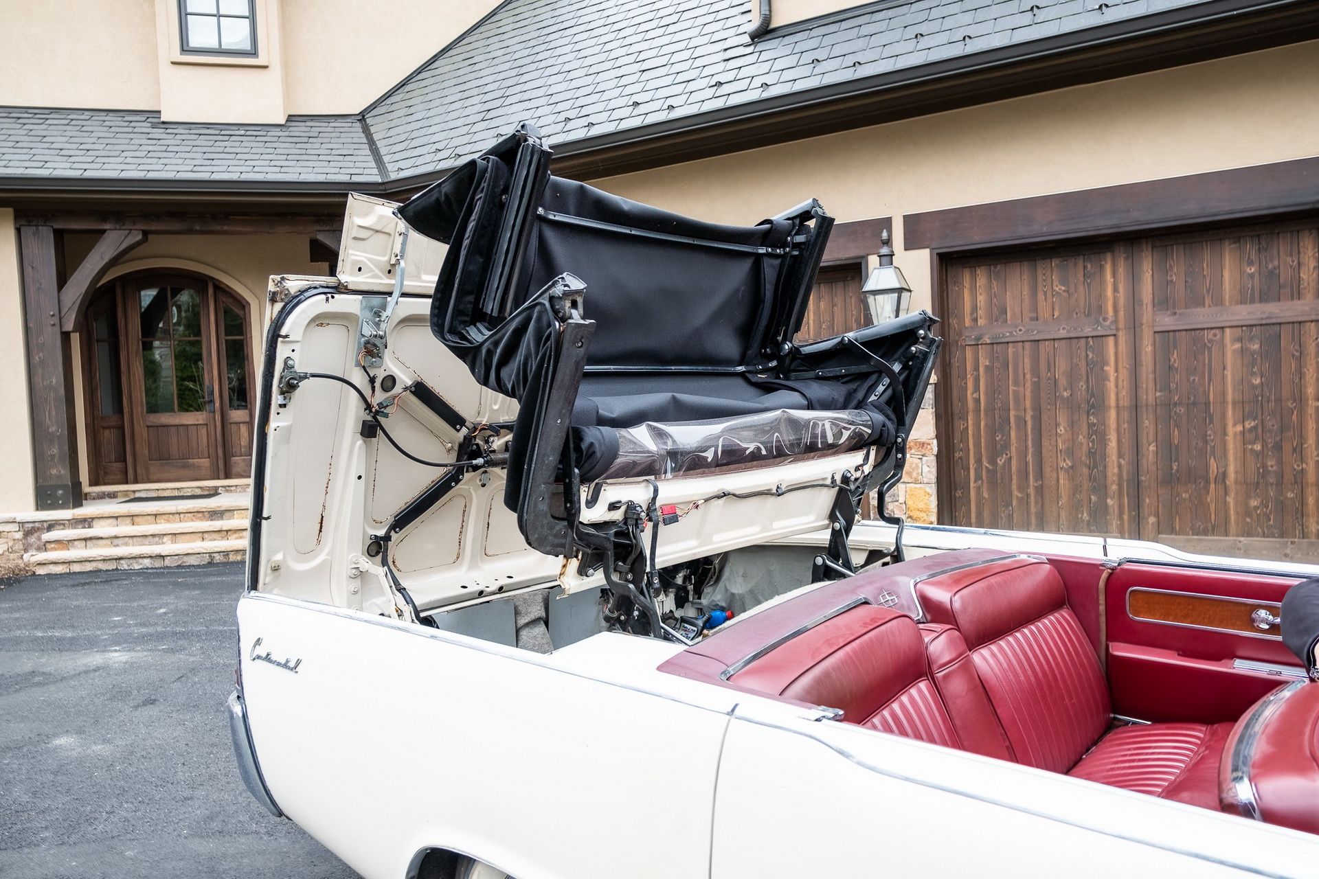 1963-lincoln-continental-convertible-bat-19 Bid On This 1963 Lincoln Continental Convertible And Take Your Entourage For A Drive
