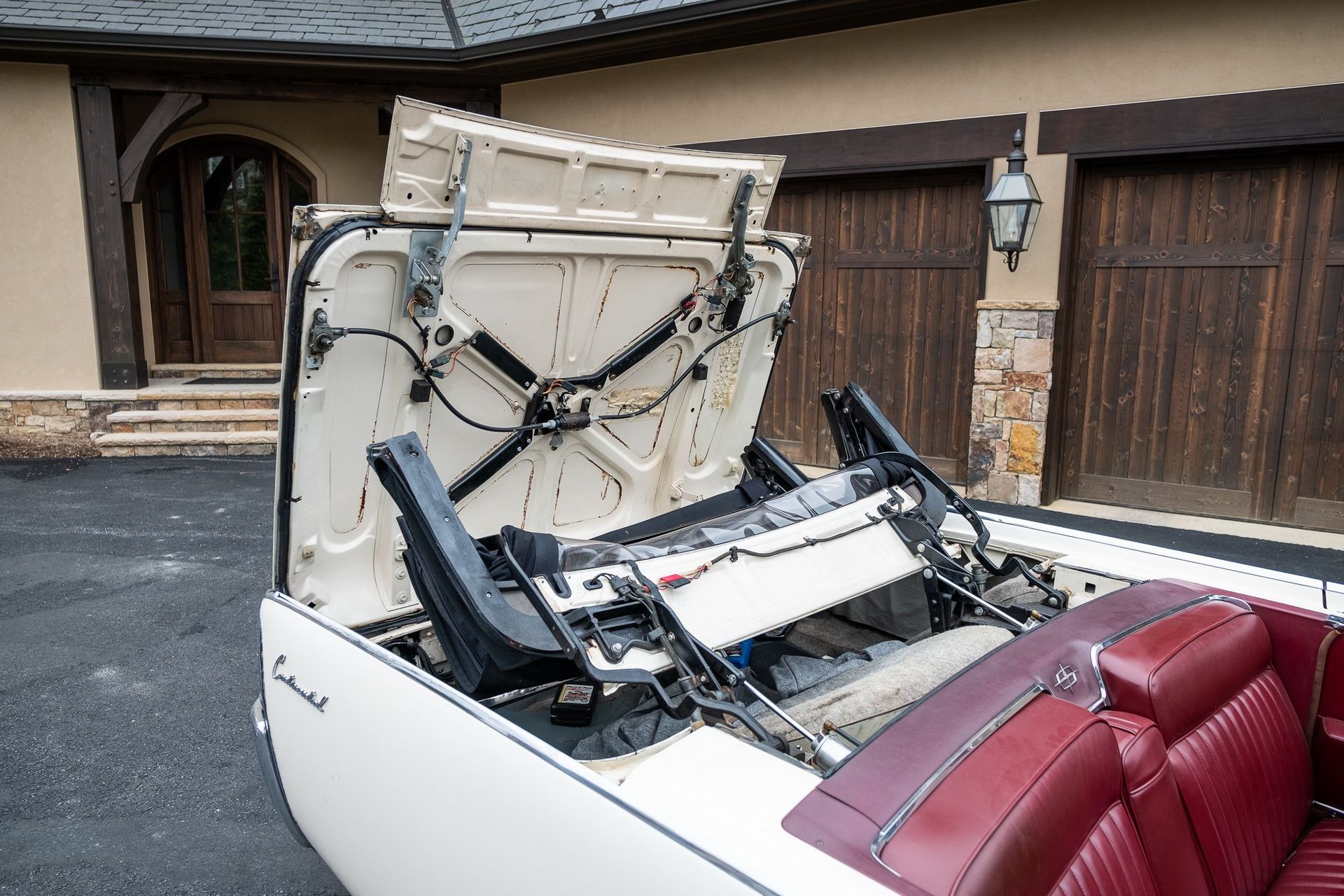 1963-lincoln-continental-convertible-bat-20 Bid On This 1963 Lincoln Continental Convertible And Take Your Entourage For A Drive