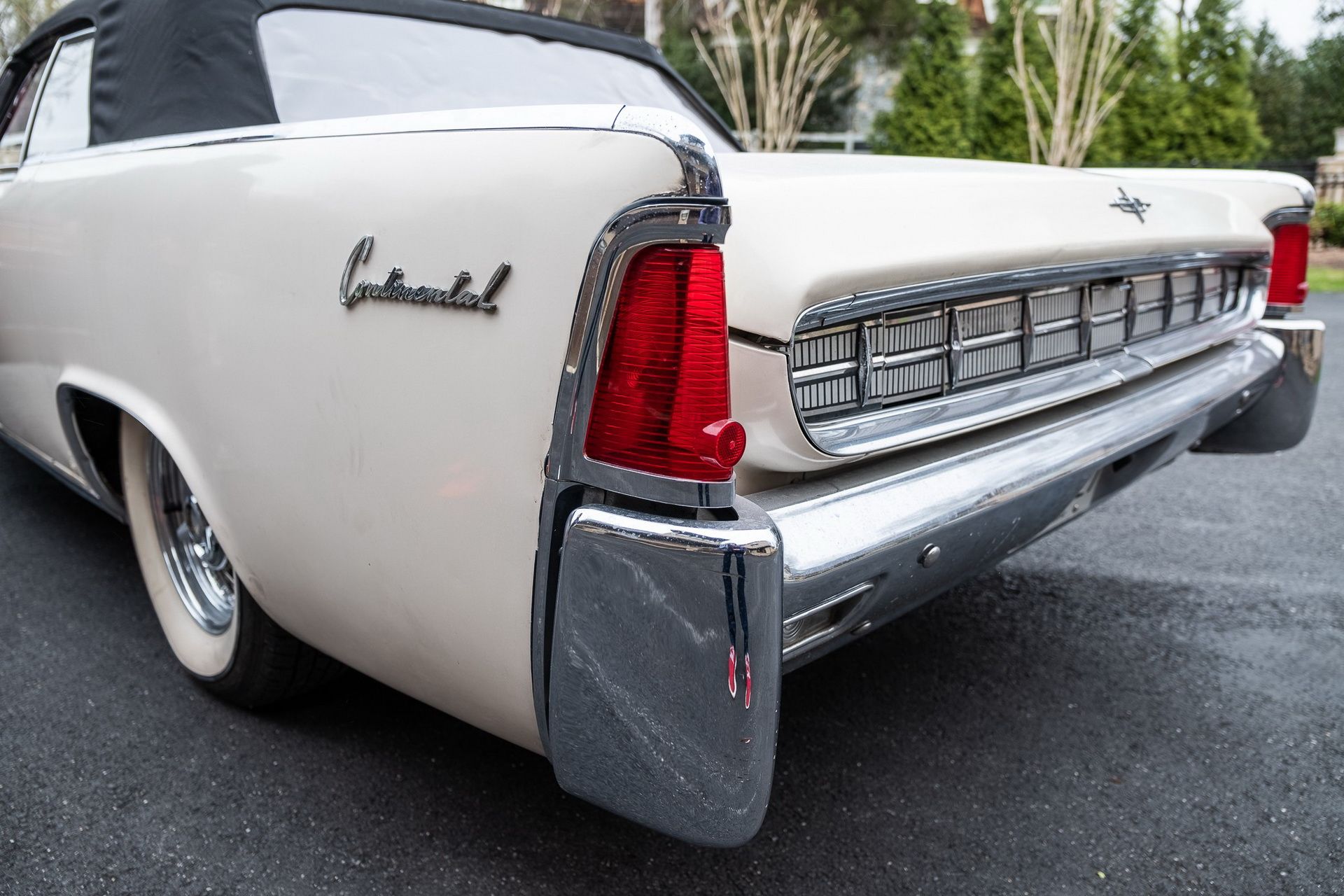 1963-lincoln-continental-convertible-bat-24 Bid On This 1963 Lincoln Continental Convertible And Take Your Entourage For A Drive