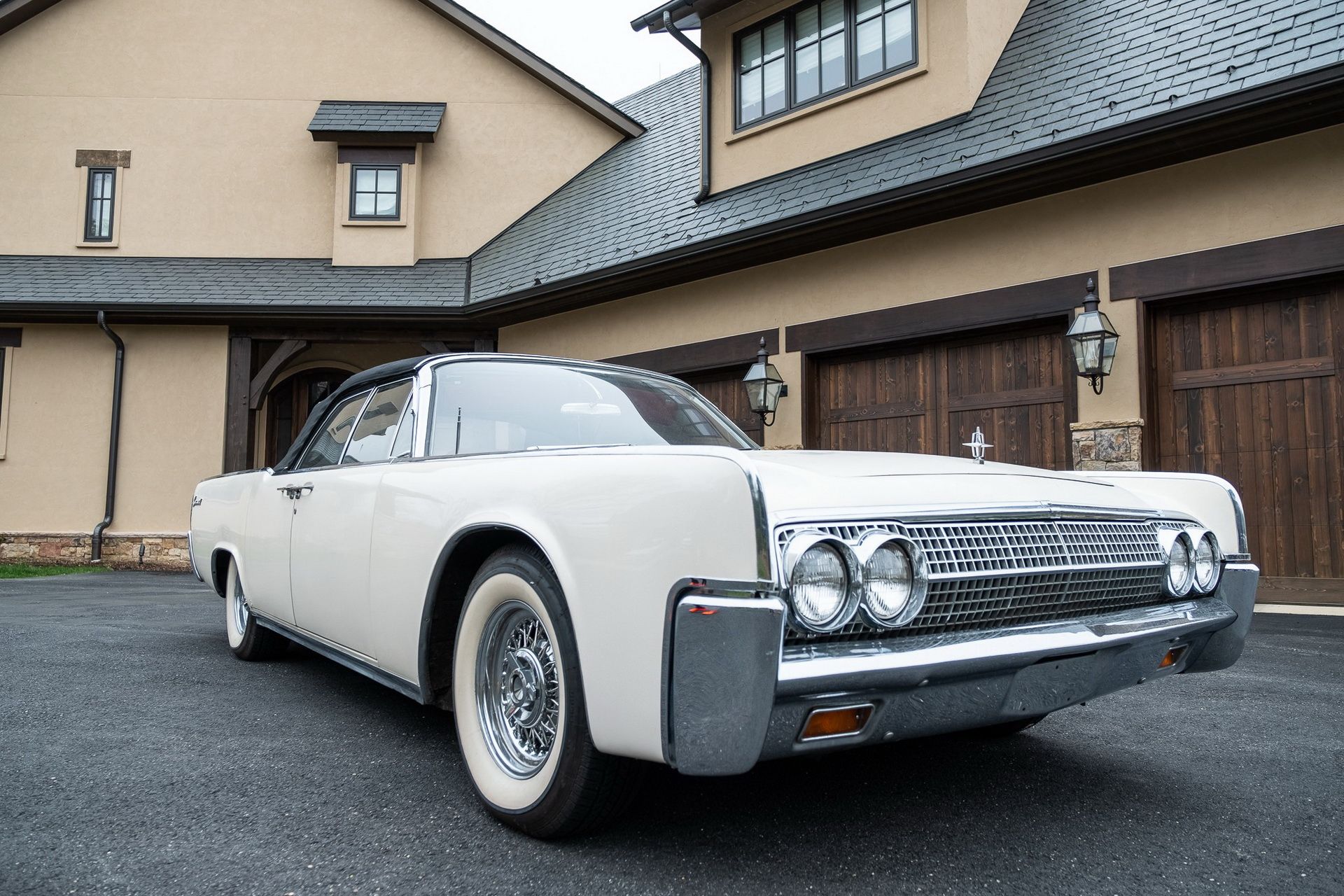 1963-lincoln-continental-convertible-bat-34 Bid On This 1963 Lincoln Continental Convertible And Take Your Entourage For A Drive
