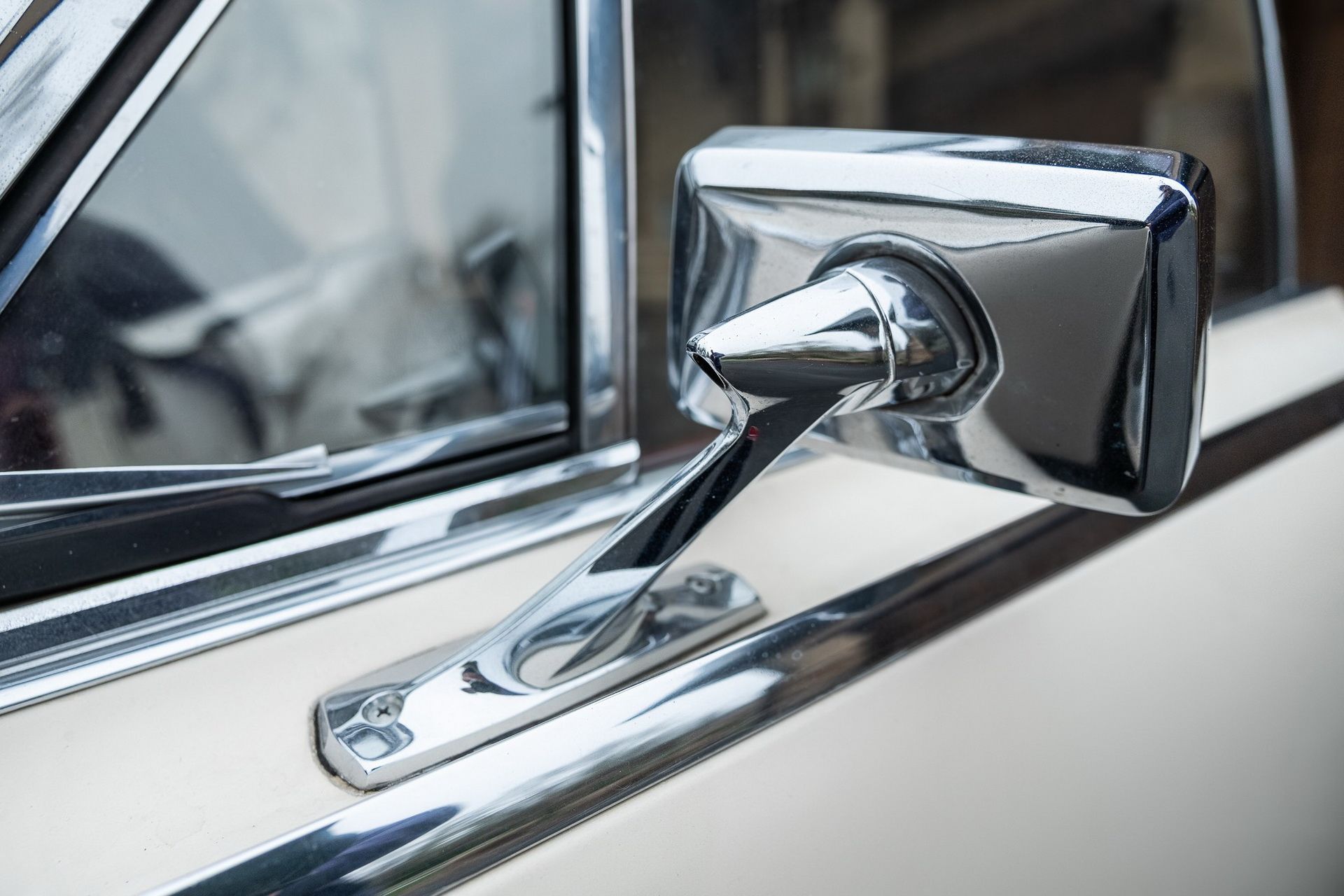 1963-lincoln-continental-convertible-bat-5 Bid On This 1963 Lincoln Continental Convertible And Take Your Entourage For A Drive