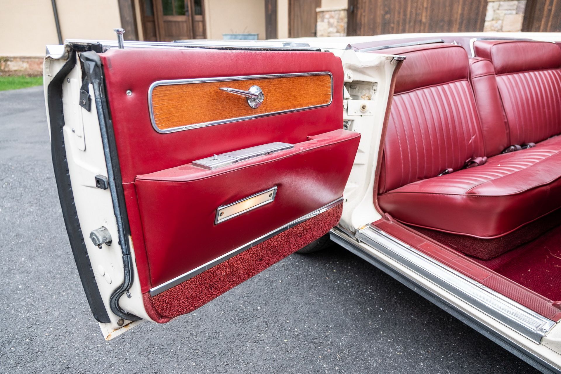 1963-lincoln-continental-convertible-bat-8 Bid On This 1963 Lincoln Continental Convertible And Take Your Entourage For A Drive