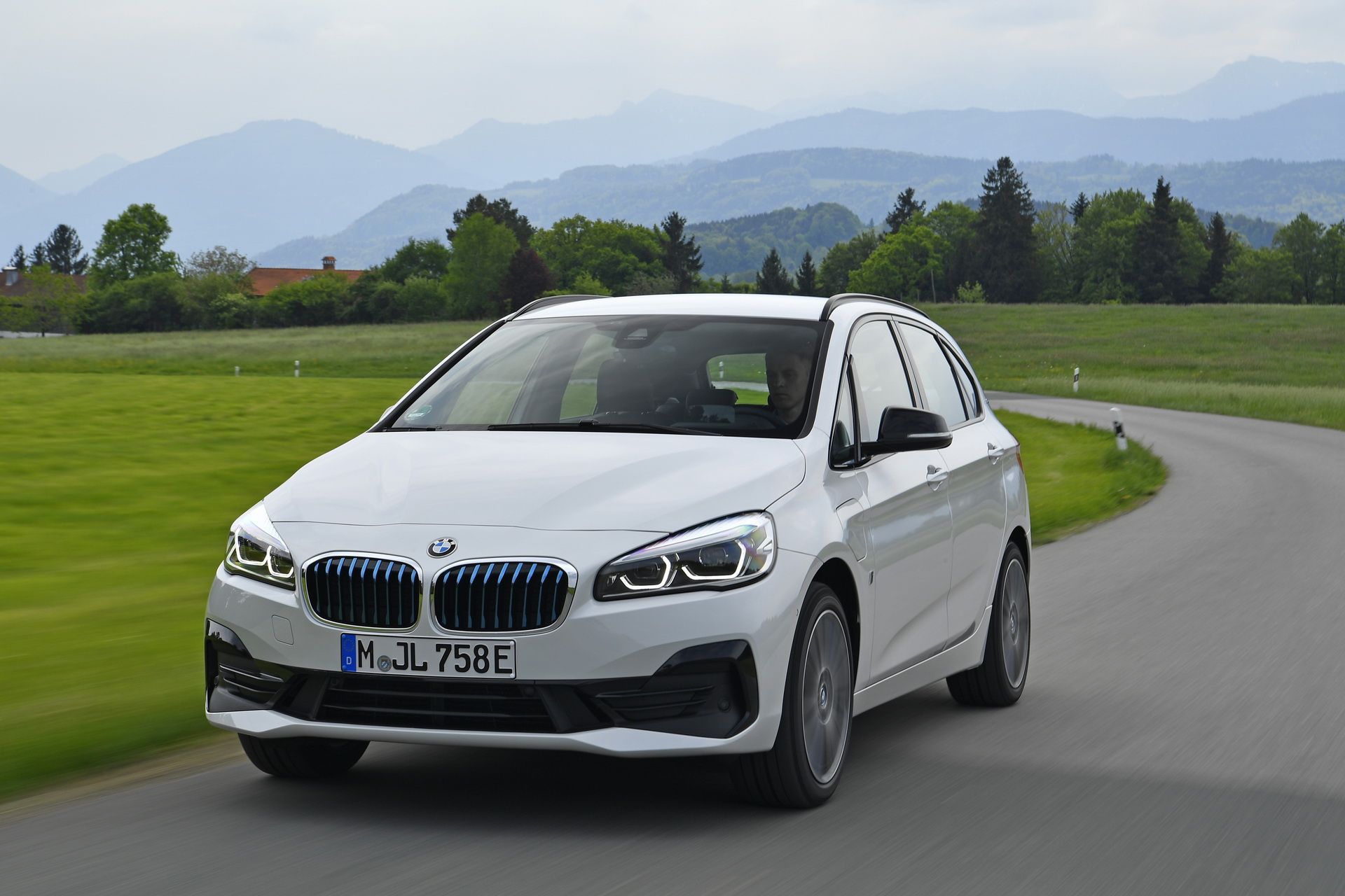 2018-bmw-225xe-iperformance-16 Explore Facelifted 2018 BMW 2-Series Gran And Active Tourer MPVs In 131 Pictures
