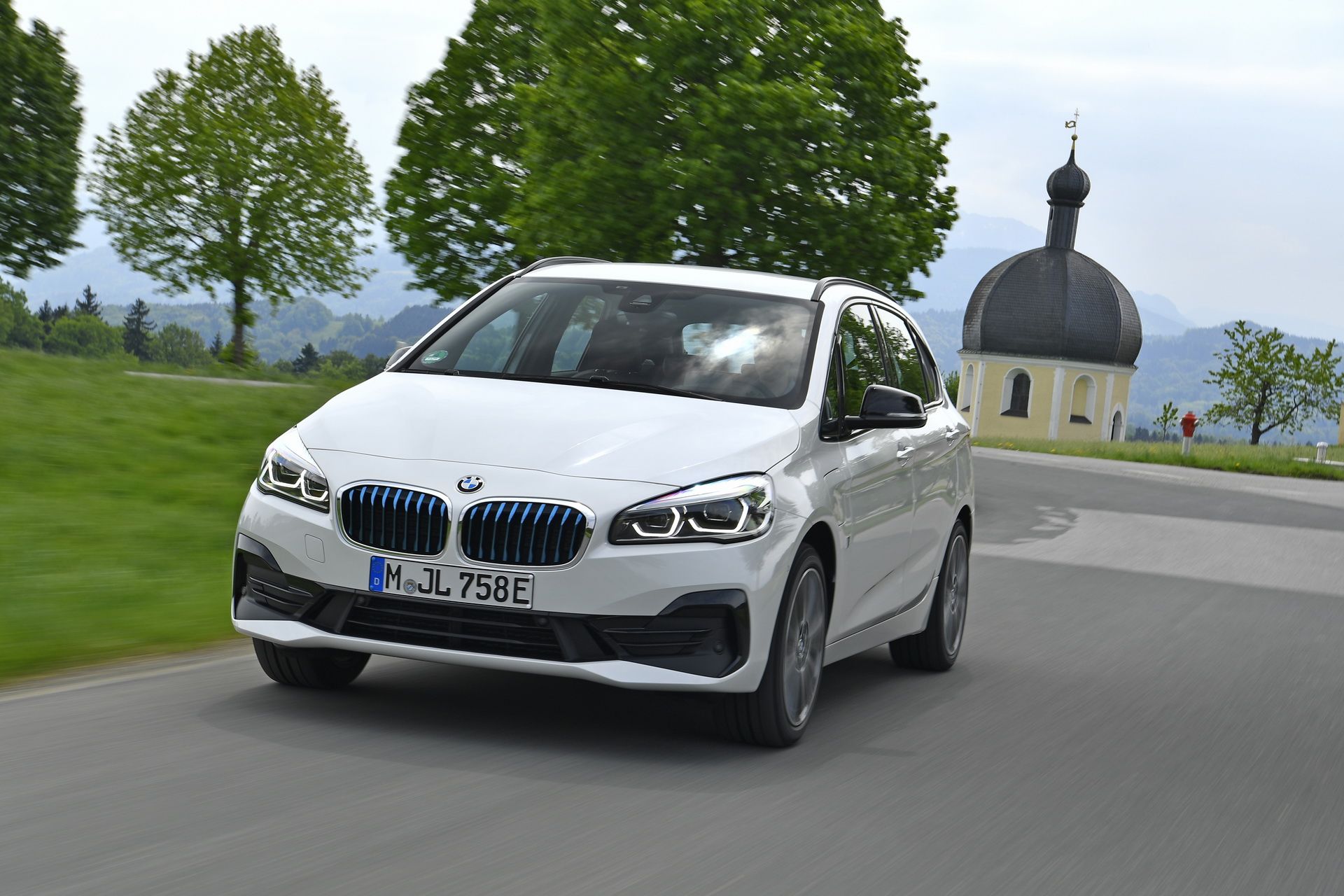 2018-bmw-225xe-iperformance-18 Explore Facelifted 2018 BMW 2-Series Gran And Active Tourer MPVs In 131 Pictures