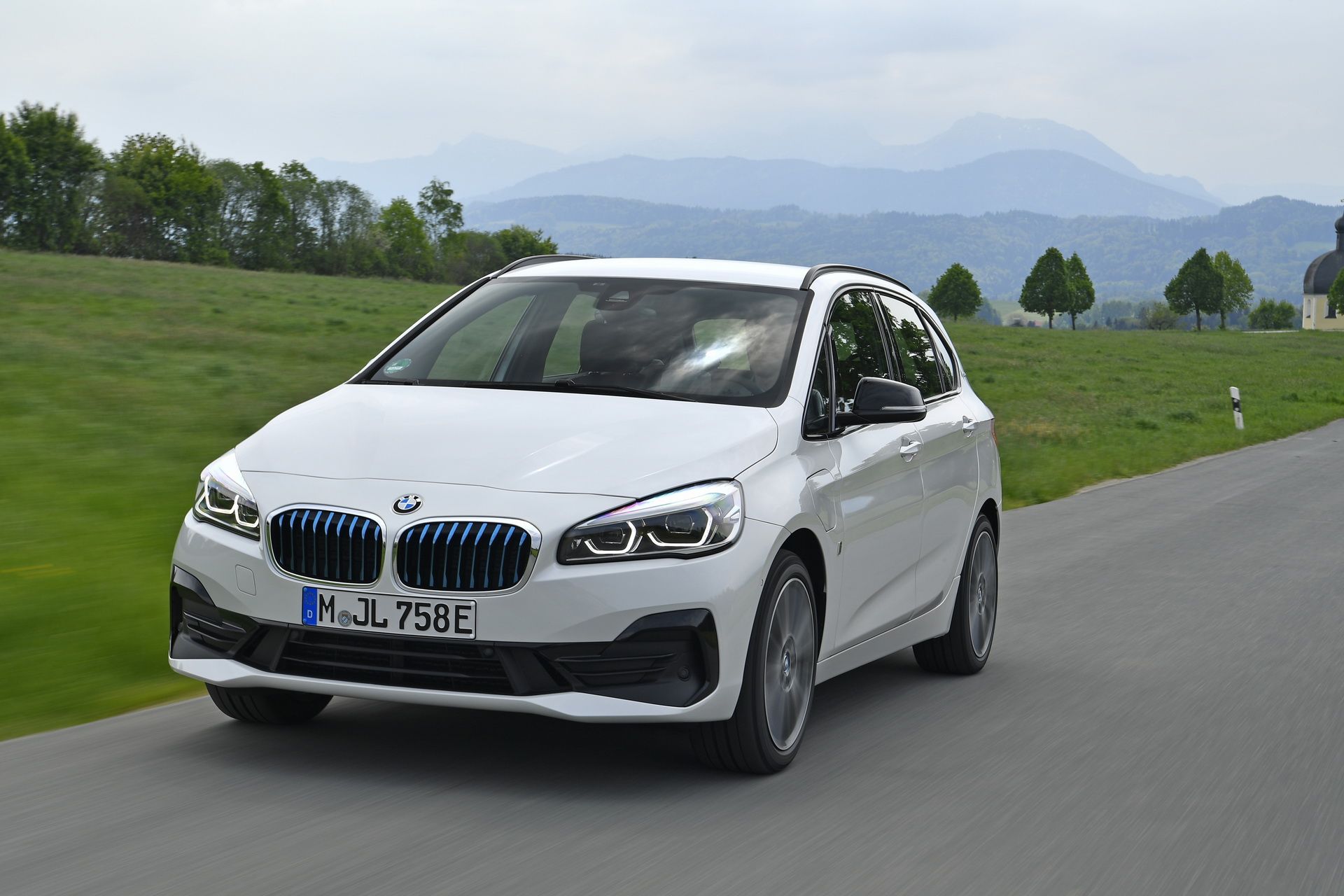 2018-bmw-225xe-iperformance-19 Explore Facelifted 2018 BMW 2-Series Gran And Active Tourer MPVs In 131 Pictures