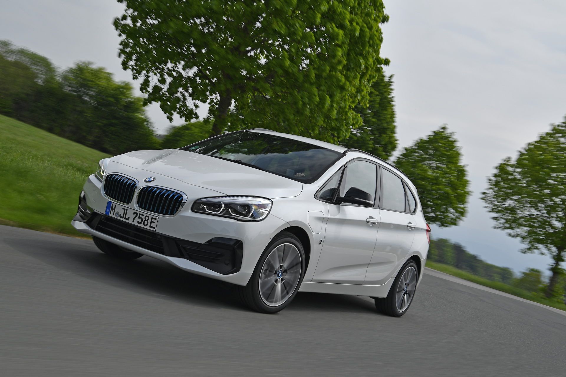 2018-bmw-225xe-iperformance-24 Explore Facelifted 2018 BMW 2-Series Gran And Active Tourer MPVs In 131 Pictures