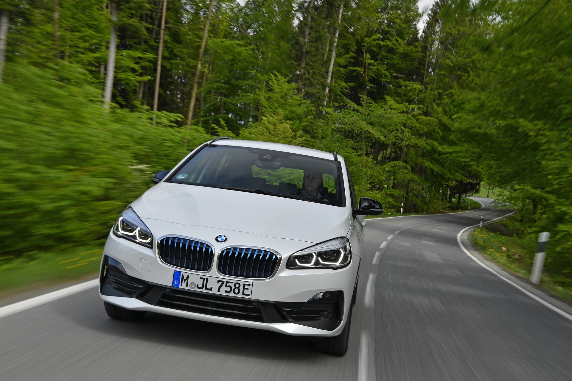 2018-bmw-225xe-iperformance-3 Explore Facelifted 2018 BMW 2-Series Gran And Active Tourer MPVs In 131 Pictures