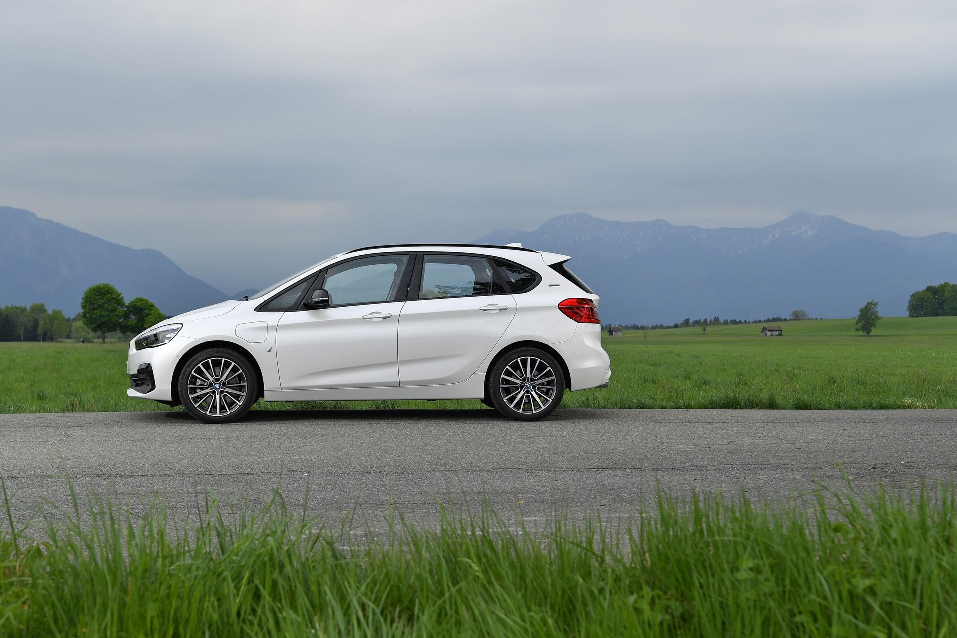 2018-bmw-225xe-iperformance-31 Explore Facelifted 2018 BMW 2-Series Gran And Active Tourer MPVs In 131 Pictures