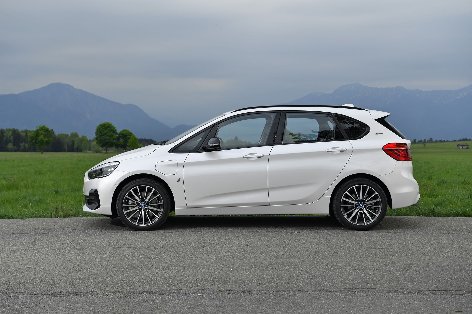 2018-bmw-225xe-iperformance-32 Explore Facelifted 2018 BMW 2-Series Gran And Active Tourer MPVs In 131 Pictures