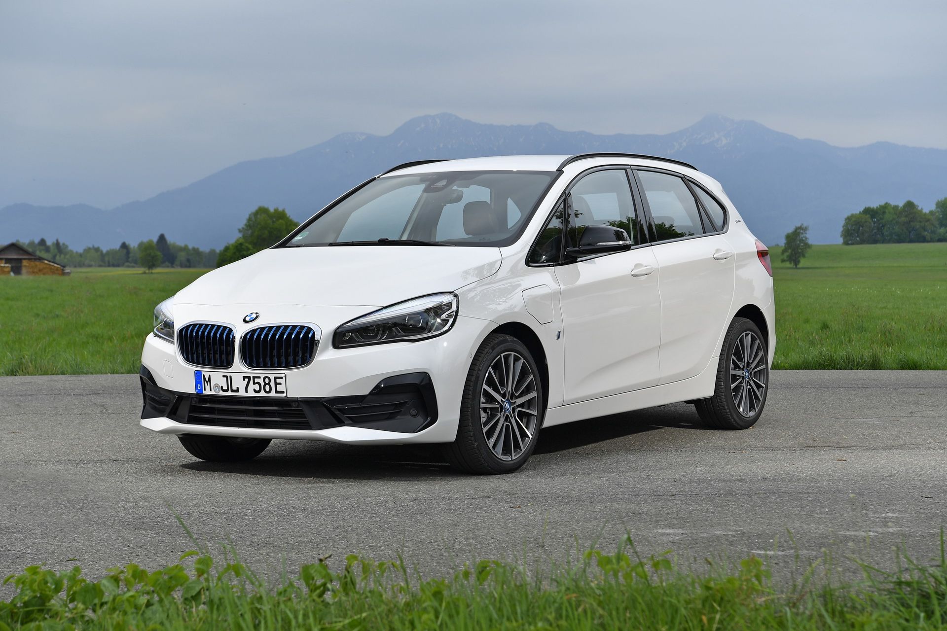 2018-bmw-225xe-iperformance-34 Explore Facelifted 2018 BMW 2-Series Gran And Active Tourer MPVs In 131 Pictures